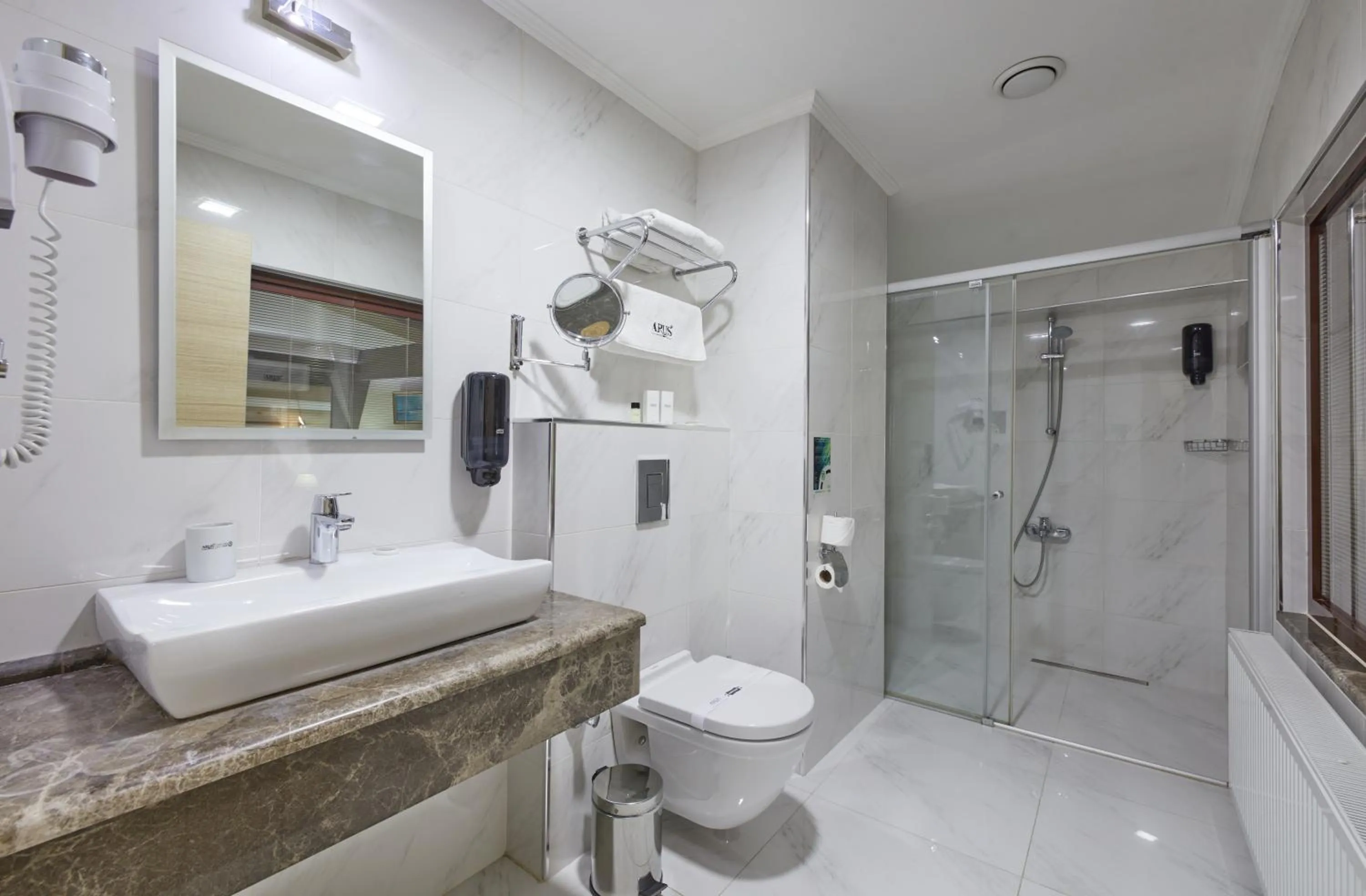 Bathroom in Arus Hotel