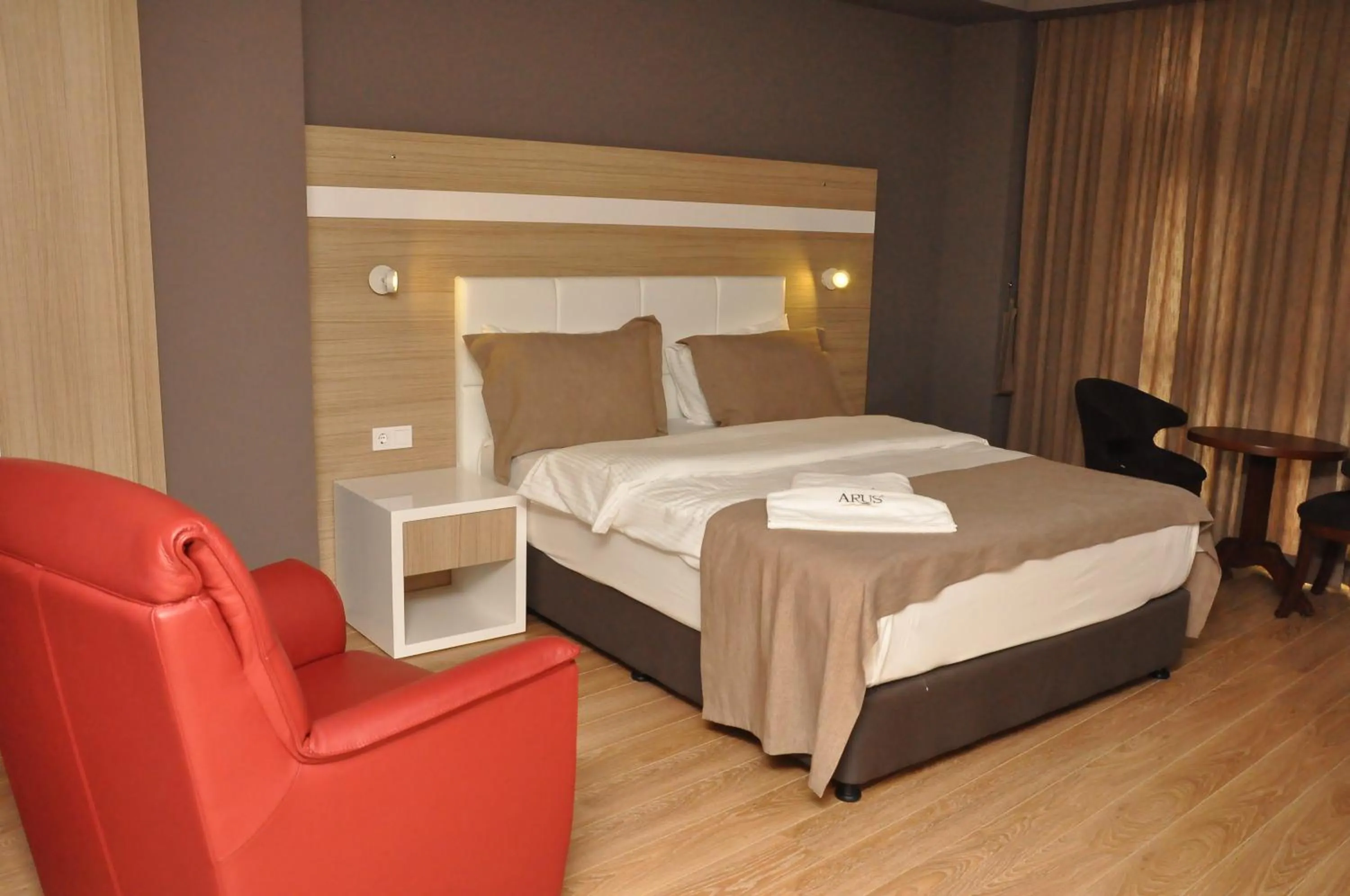 Photo of the whole room, Bed in Arus Hotel
