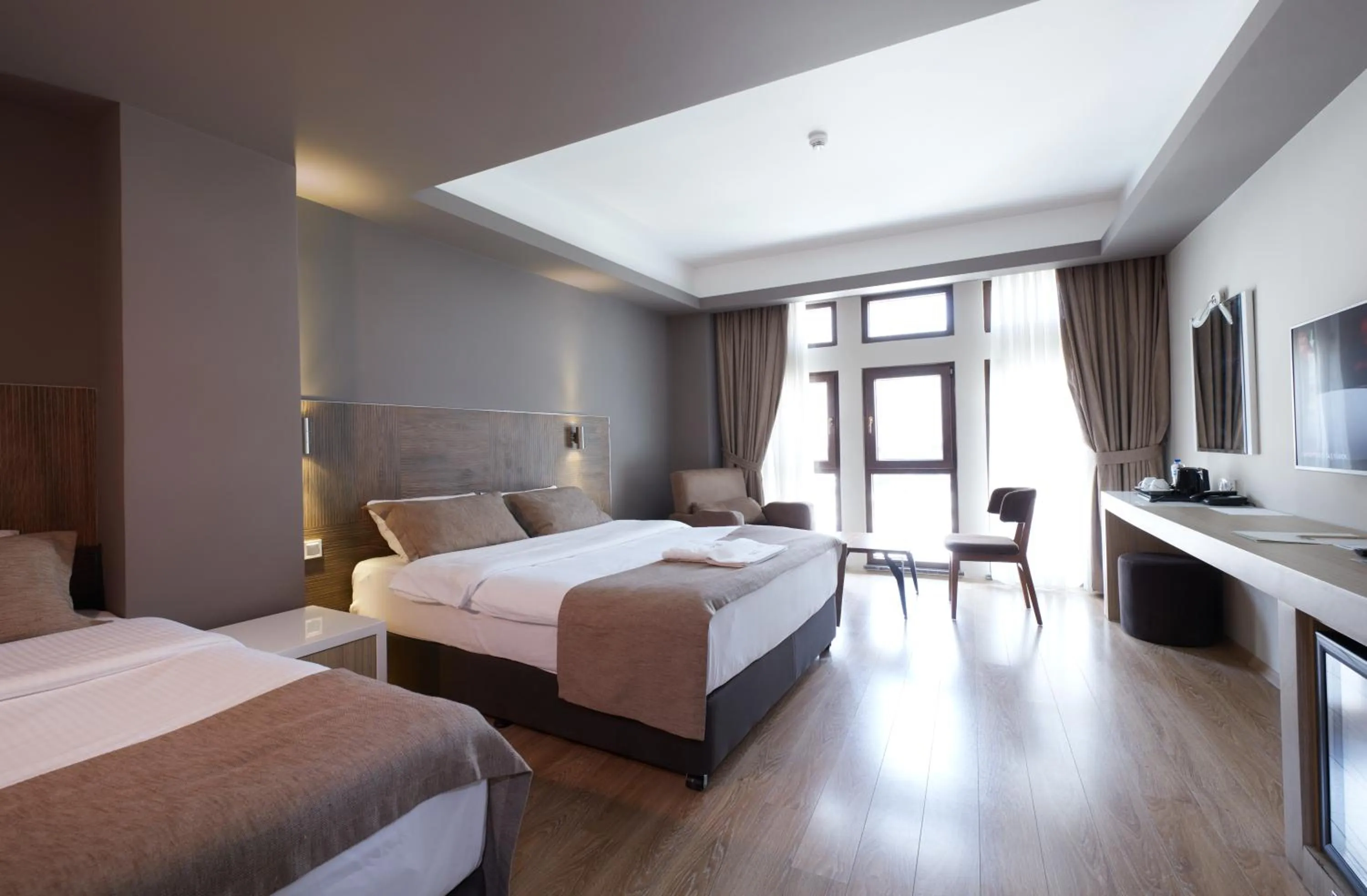 Photo of the whole room, Bed in Arus Hotel