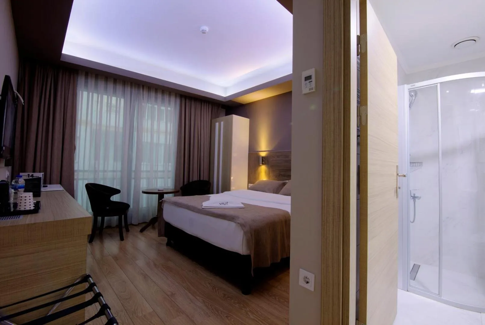 Photo of the whole room, Bed in Arus Hotel