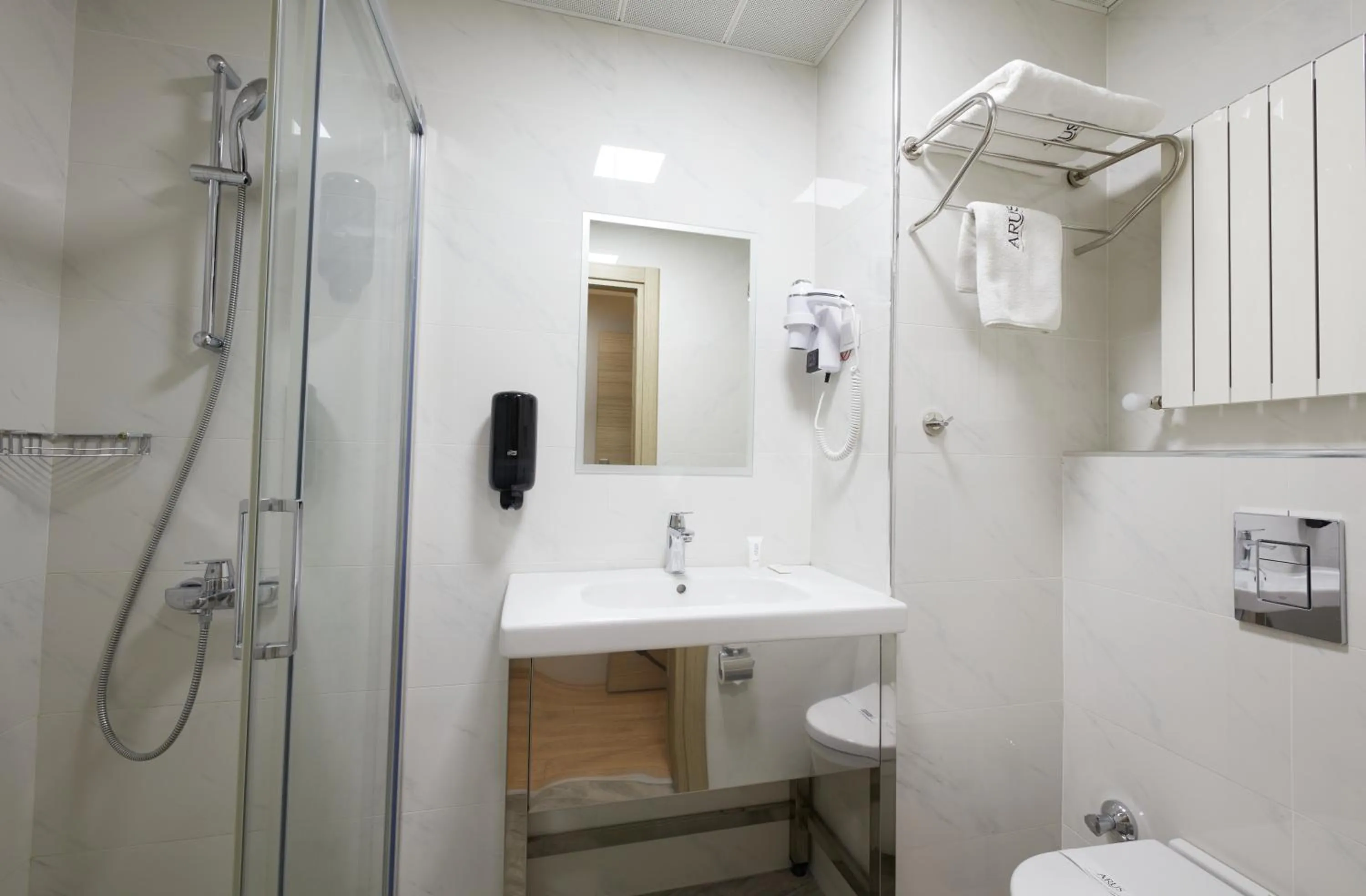 Shower in Arus Hotel