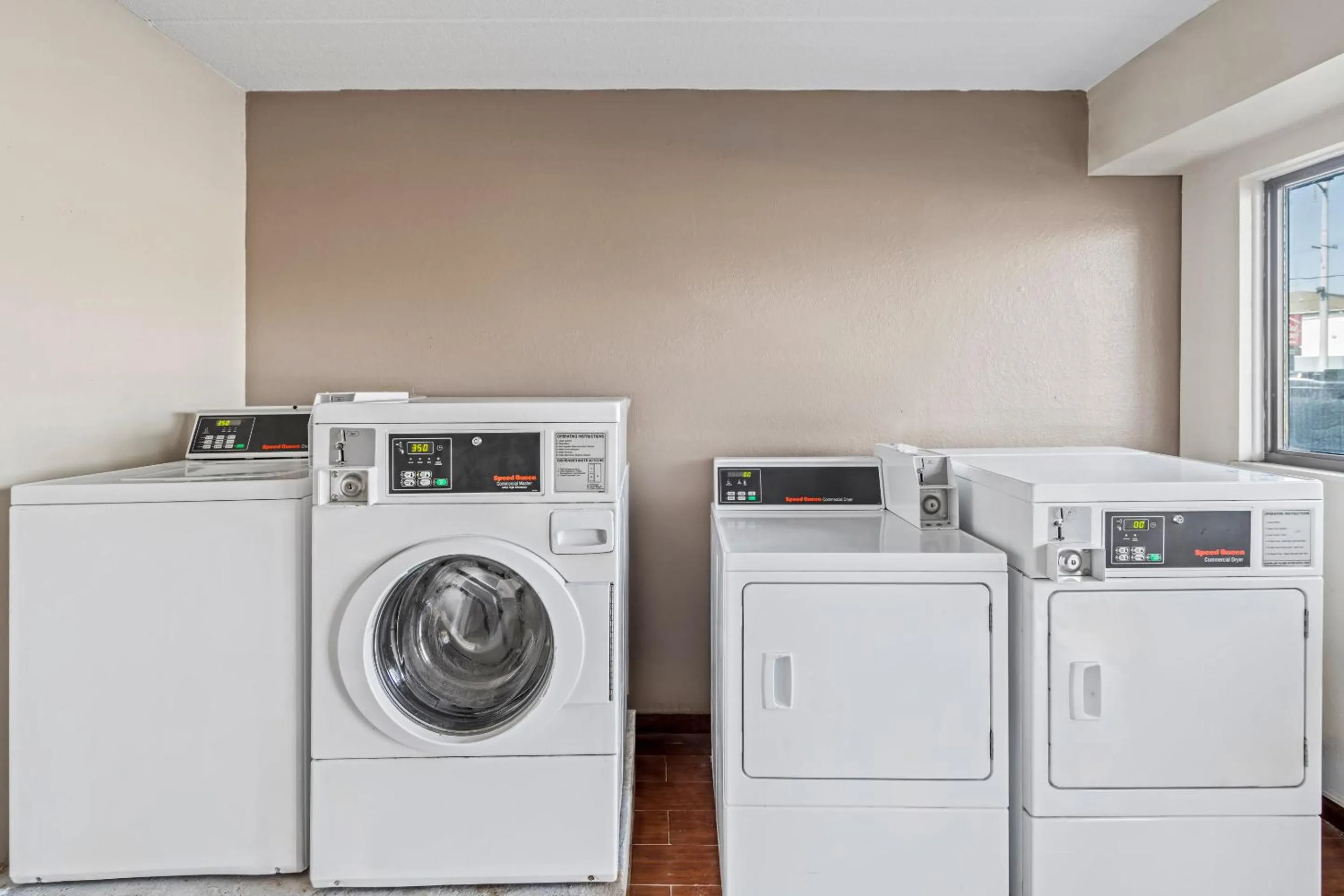 laundry in Red Roof Inn Jackson Downtown - Fairgrounds