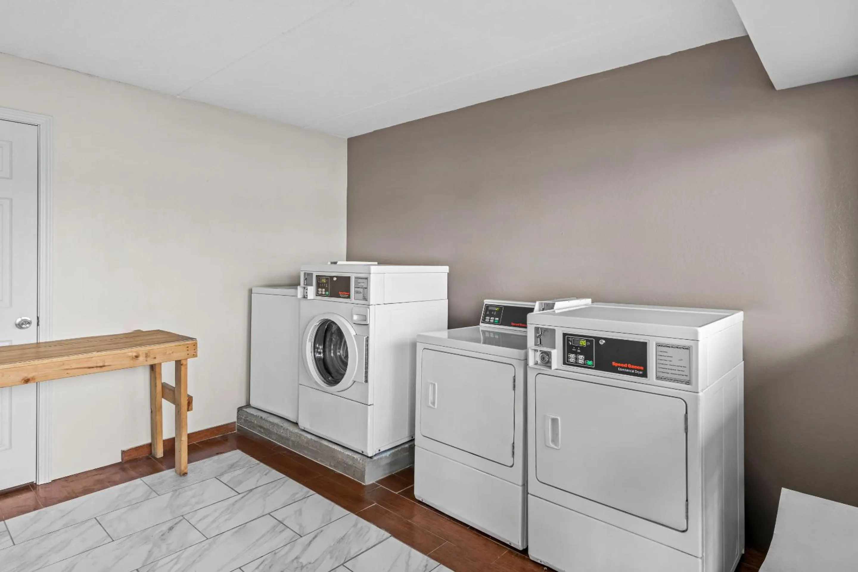 laundry in Red Roof Inn Jackson Downtown - Fairgrounds