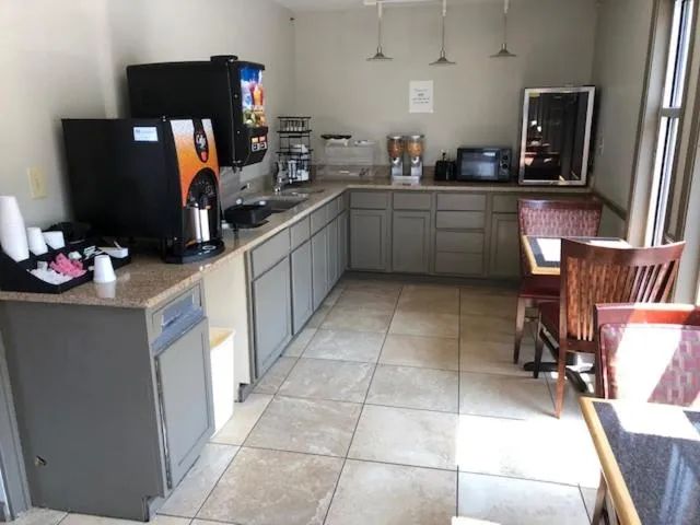 Coffee/tea facilities in Americas Best Value Inn Athens