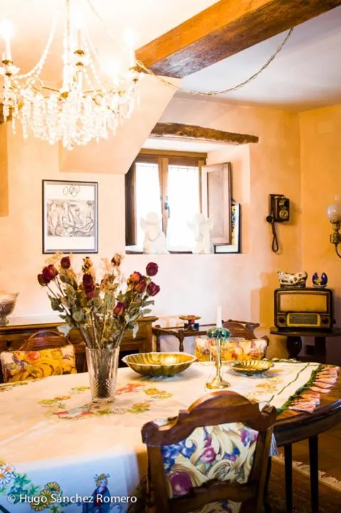 Decorative detail in La Casa de San Gil