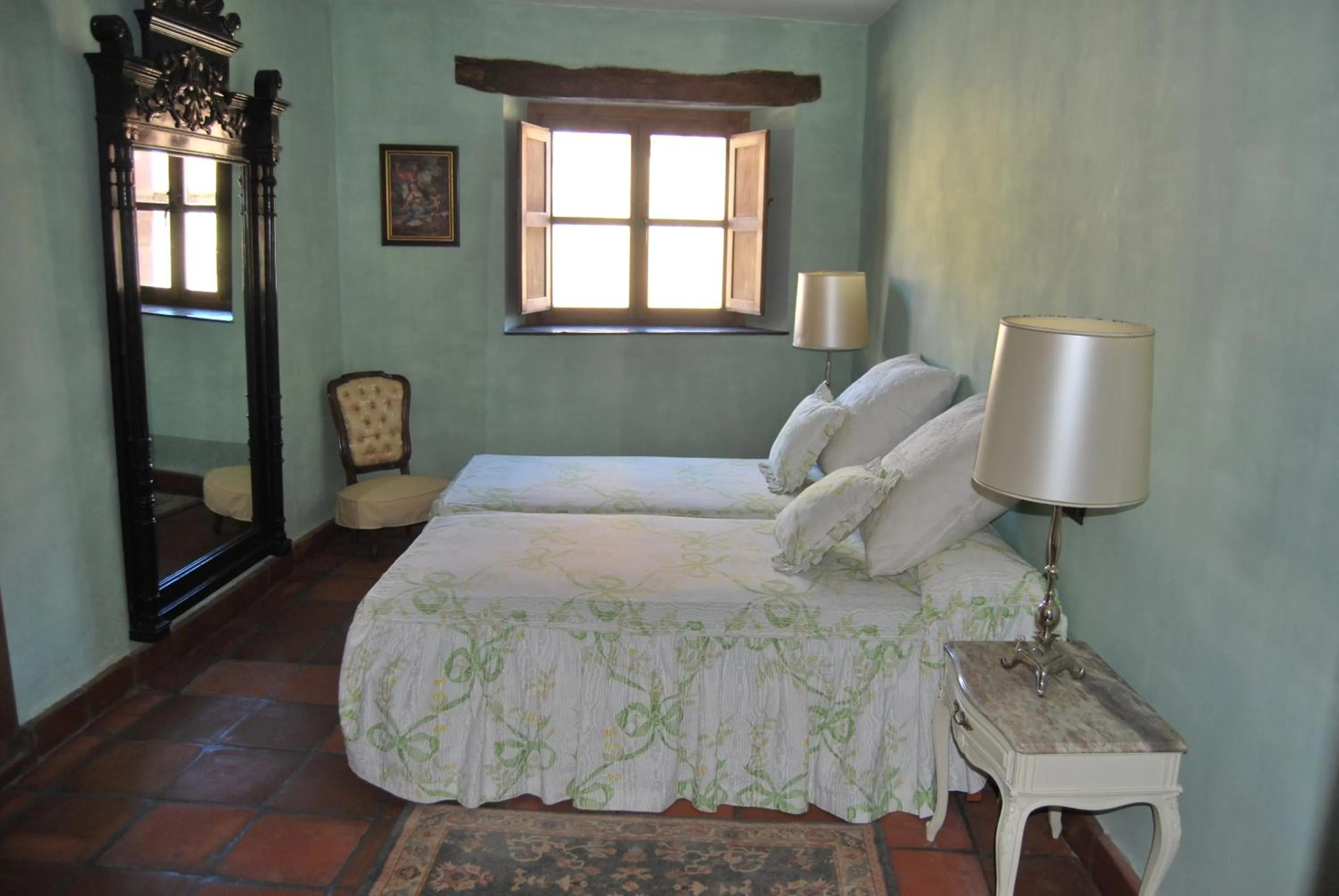 Photo of the whole room, Bed in La Casa de San Gil