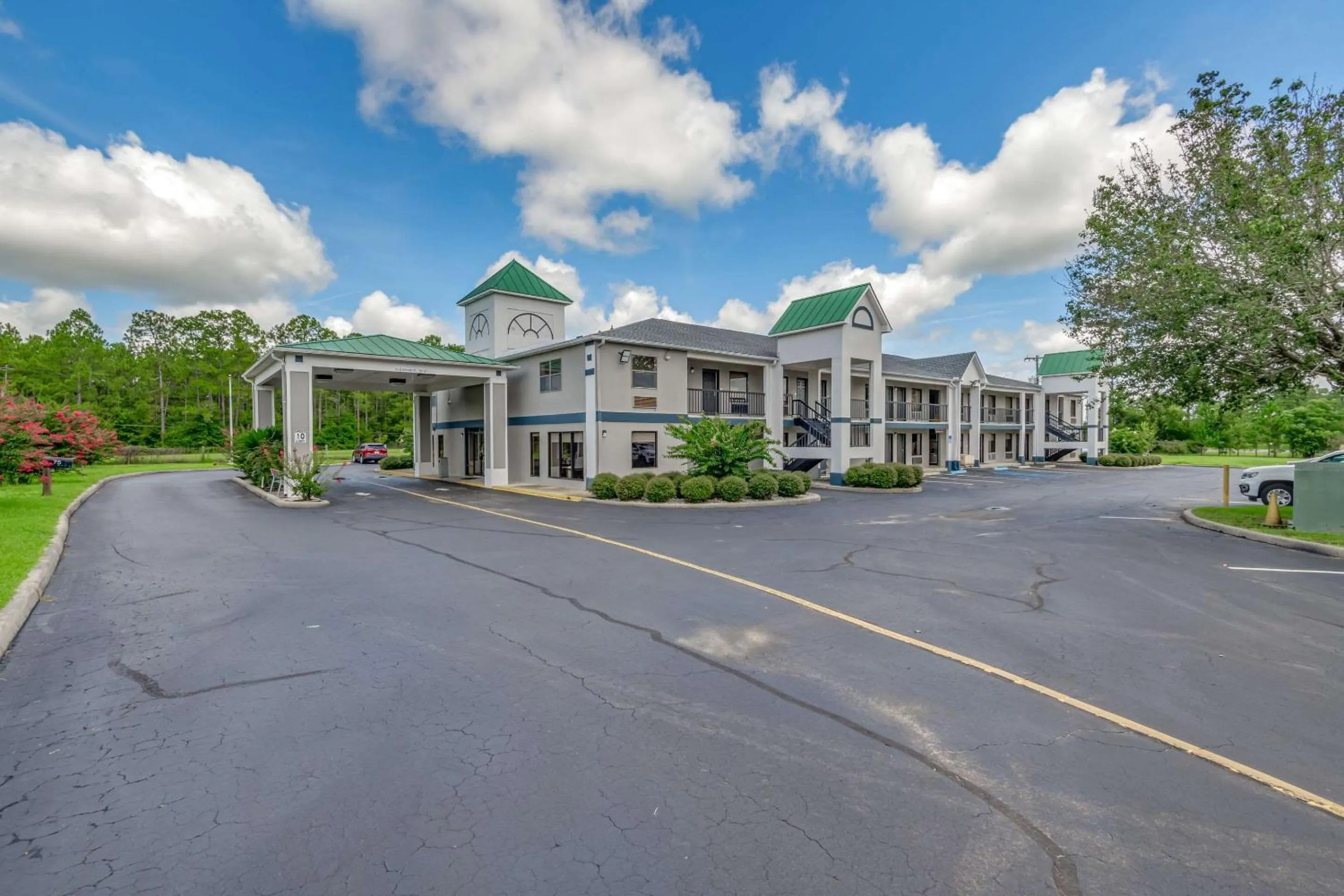 Property building in Quality Inn Quincy - Tallahassee West