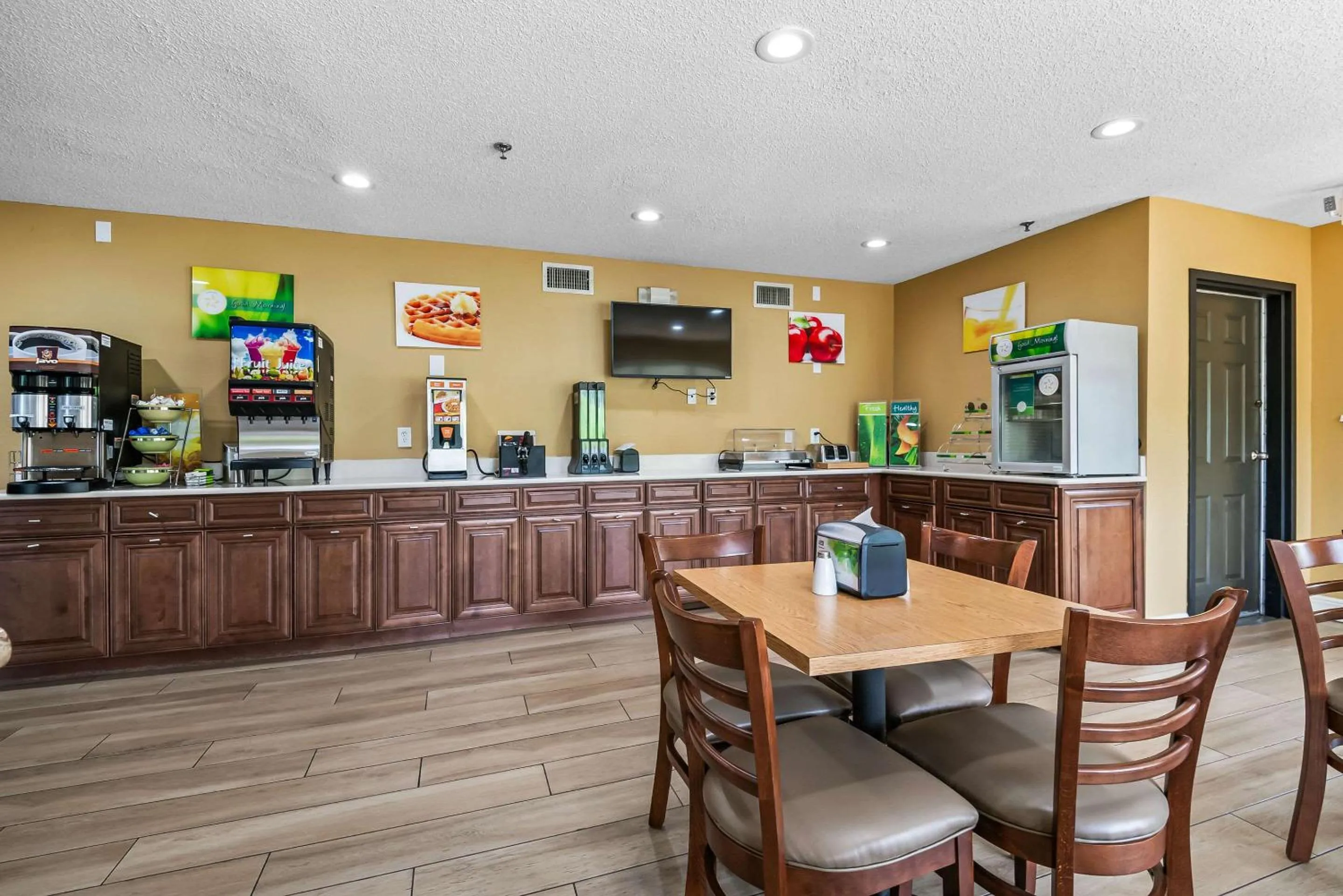 Breakfast in Quality Inn Quincy - Tallahassee West