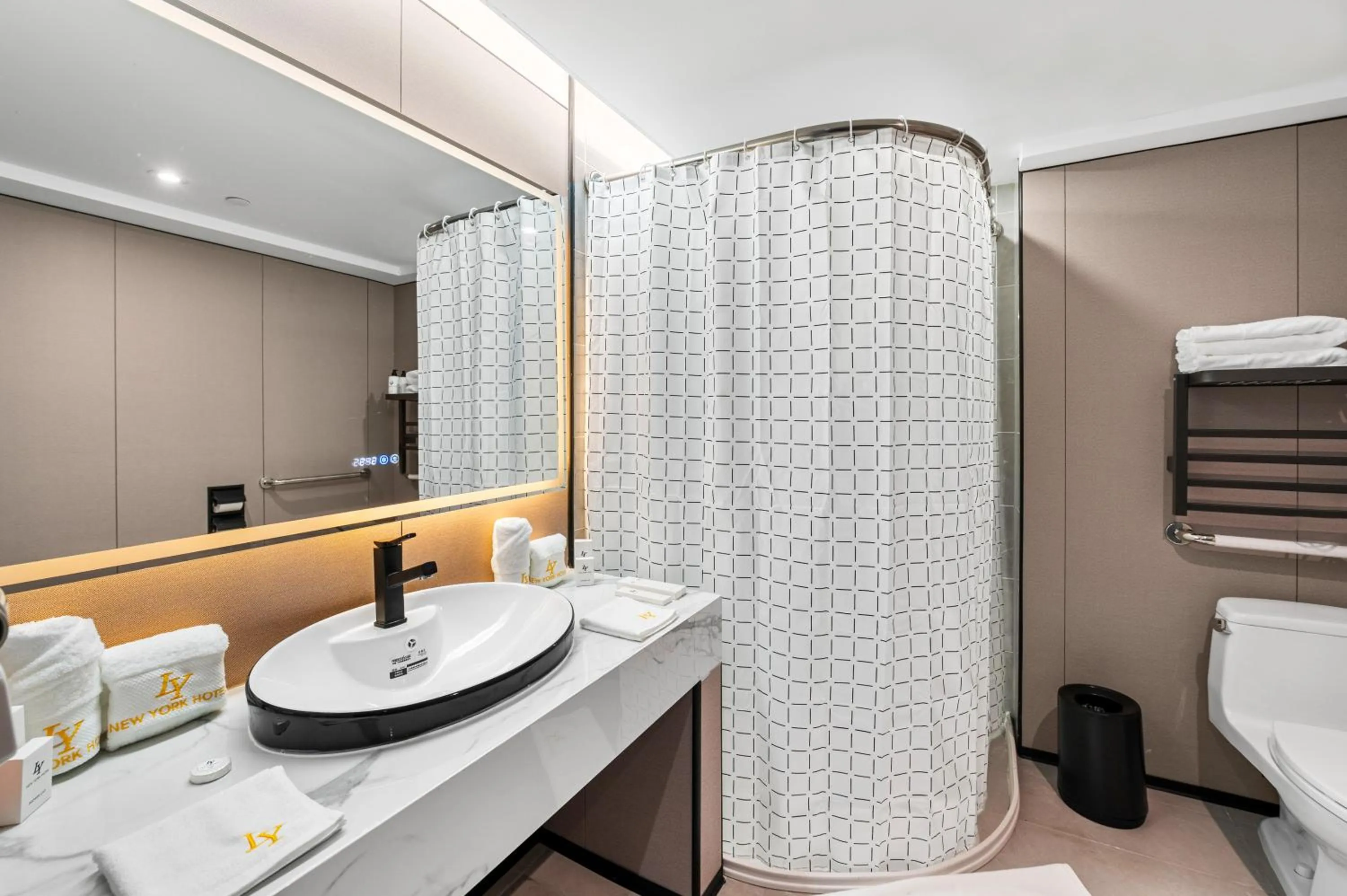 Shower in Ly New York Hotel