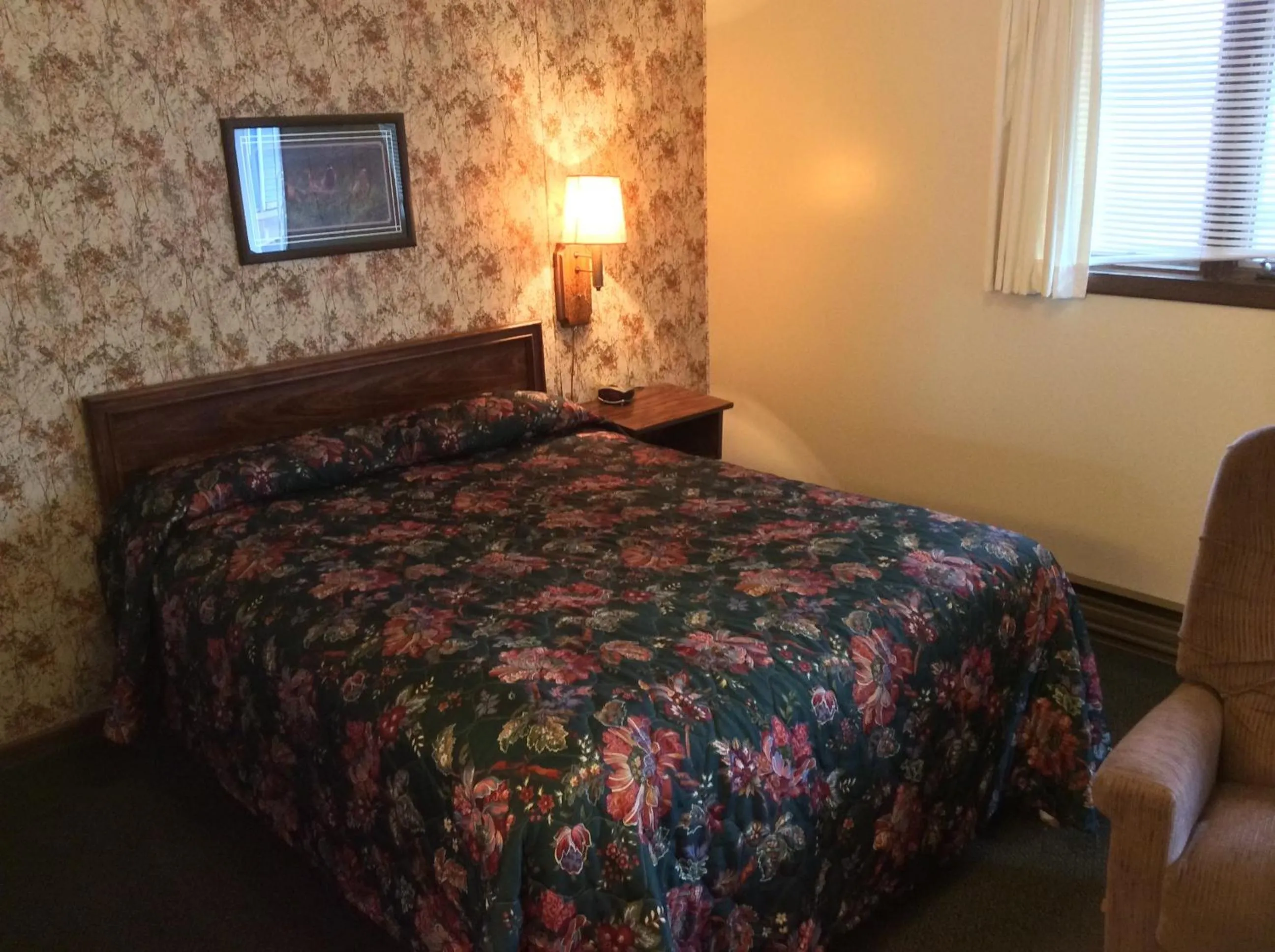 Bed in Burr Oak Motel