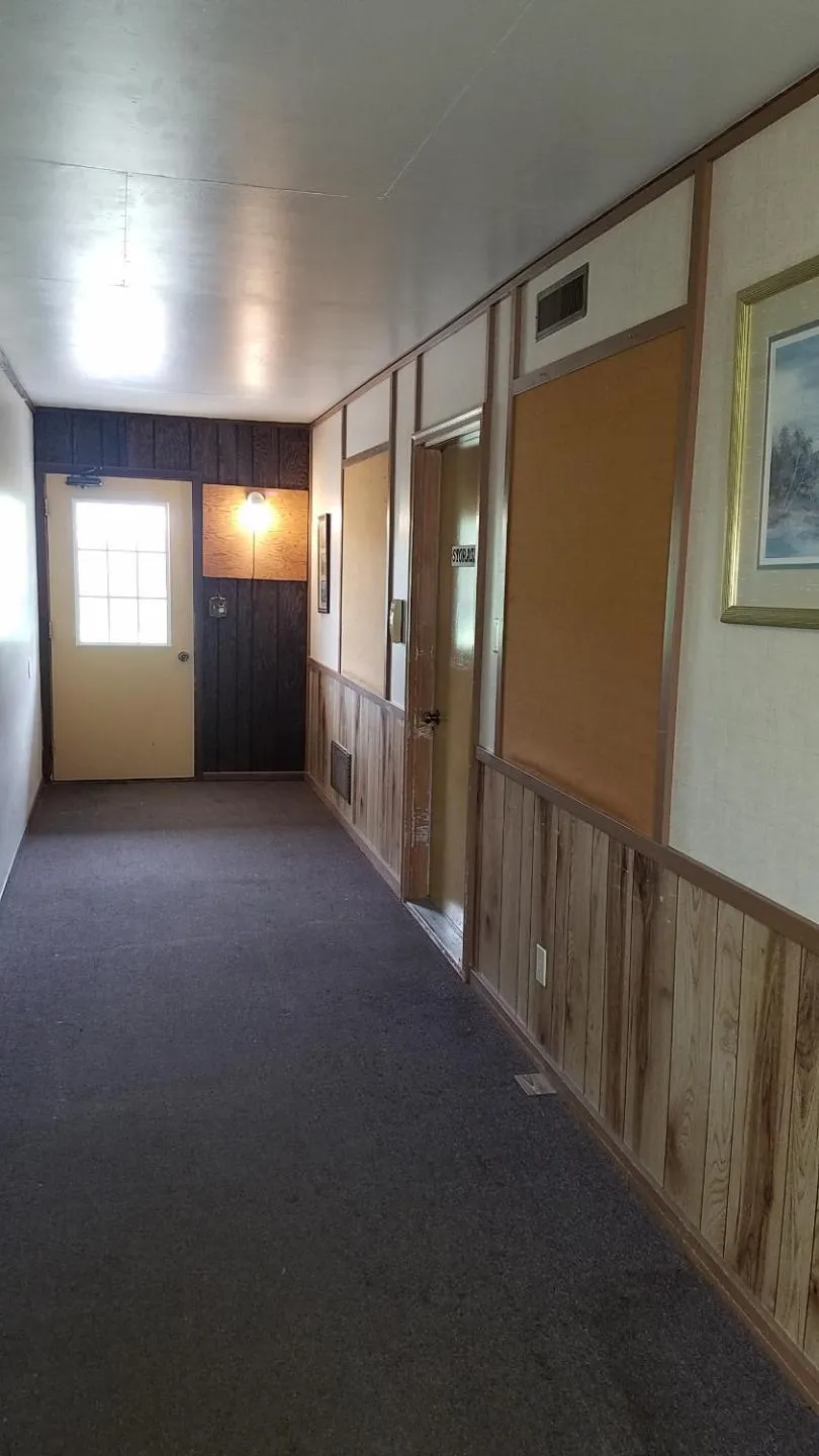 Facade/entrance in Burr Oak Motel