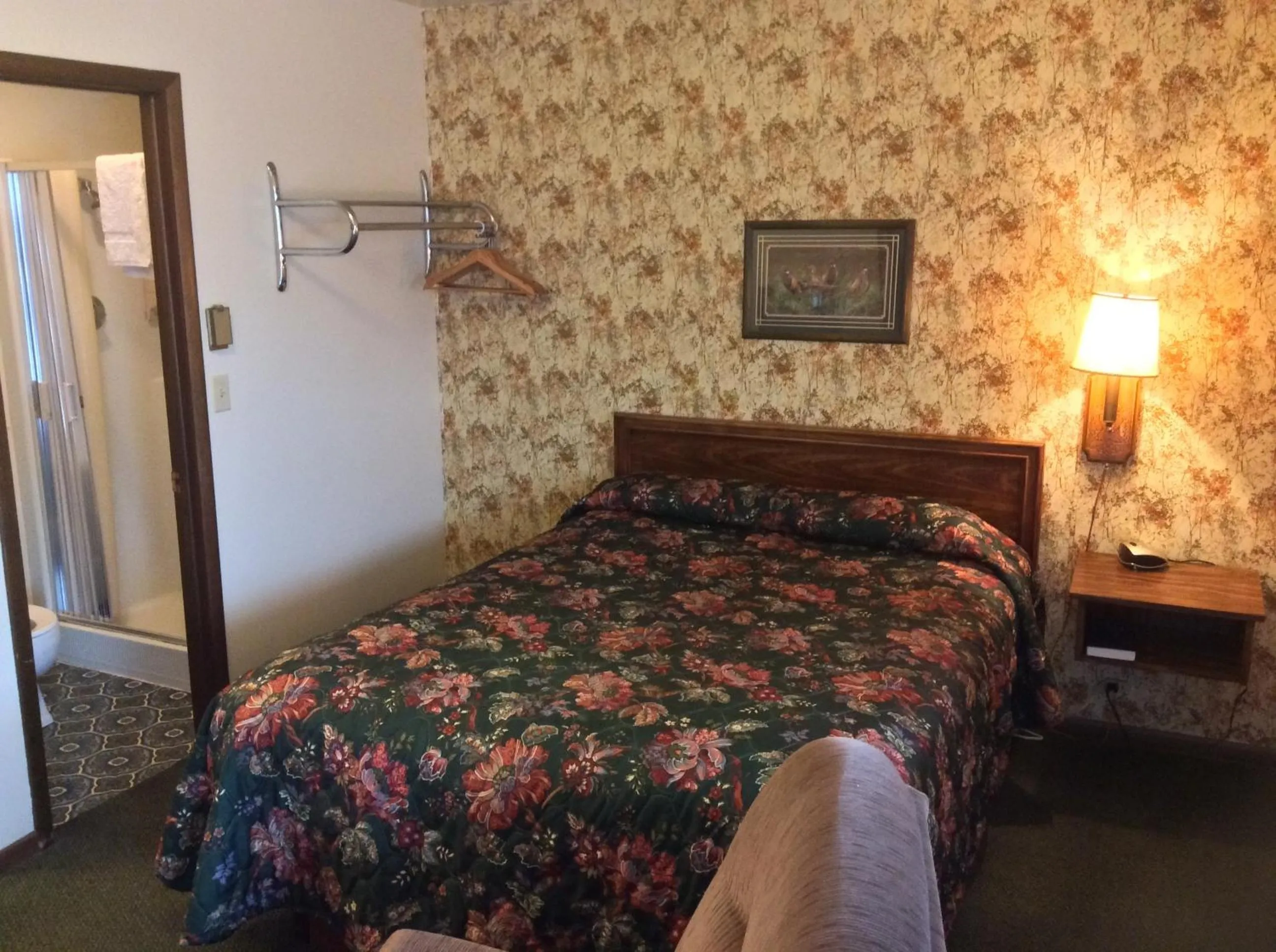 Bed in Burr Oak Motel