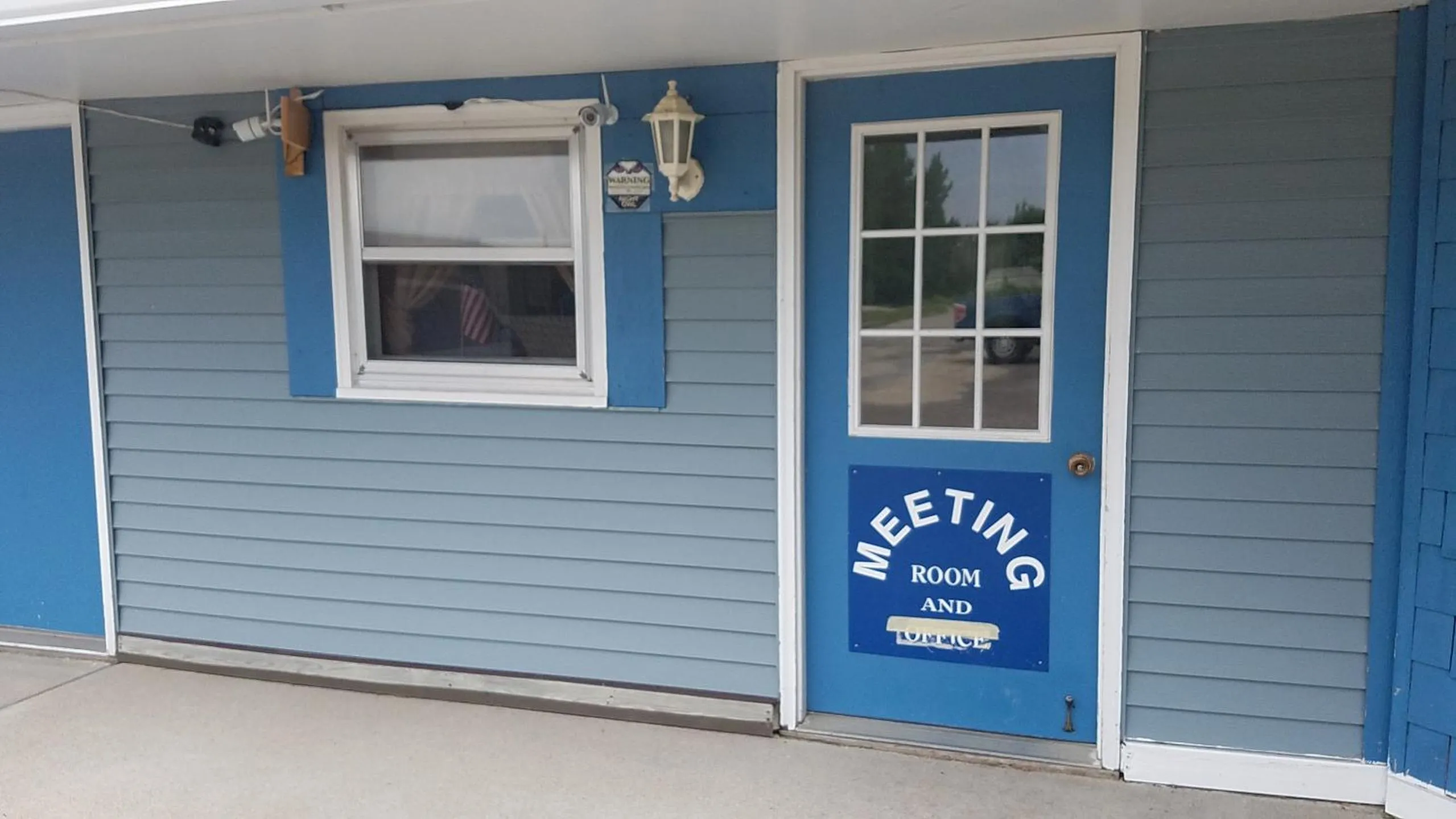 Facade/entrance in Burr Oak Motel