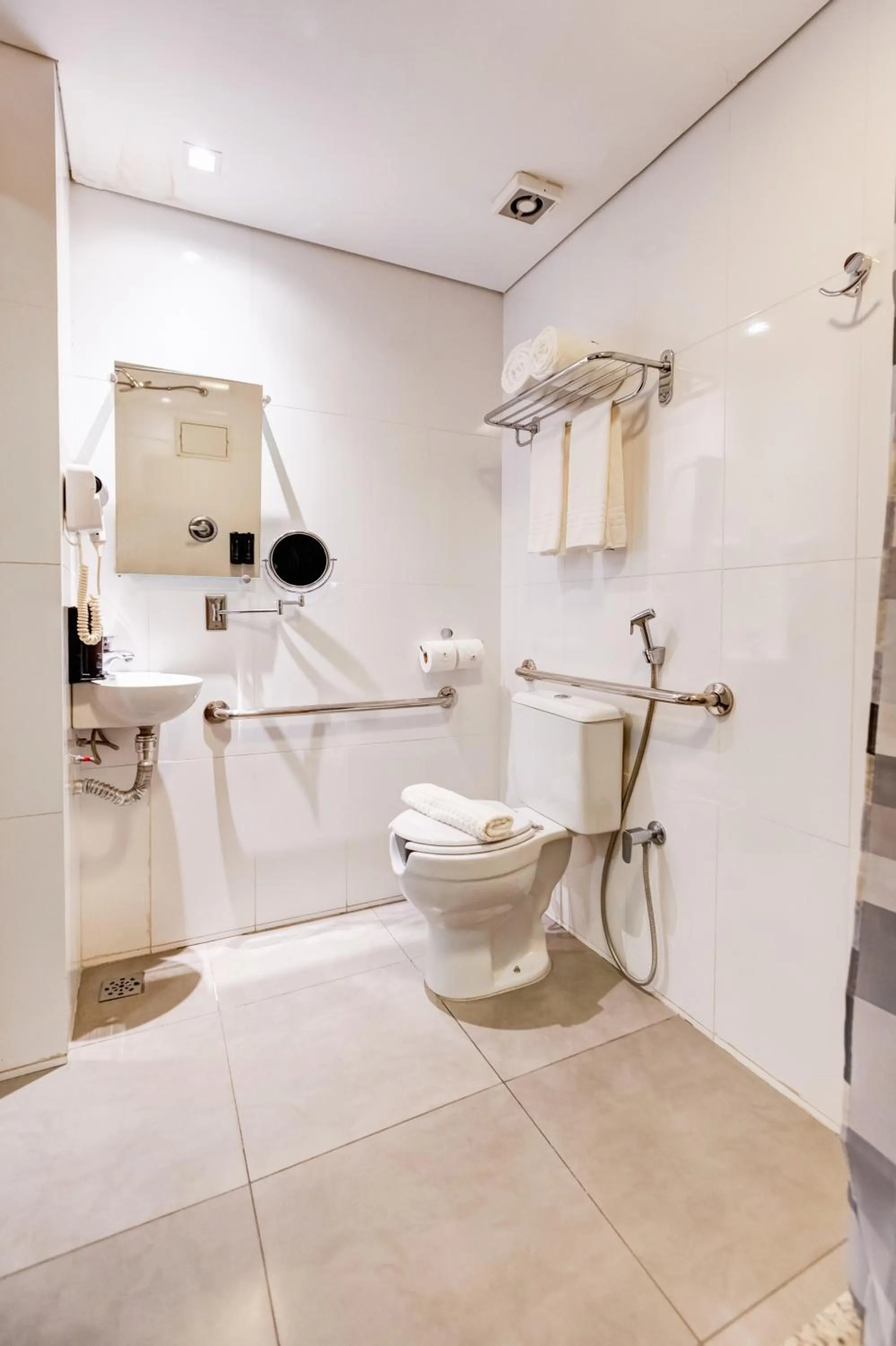 Bathroom in Allia Gran Pampulha Suites