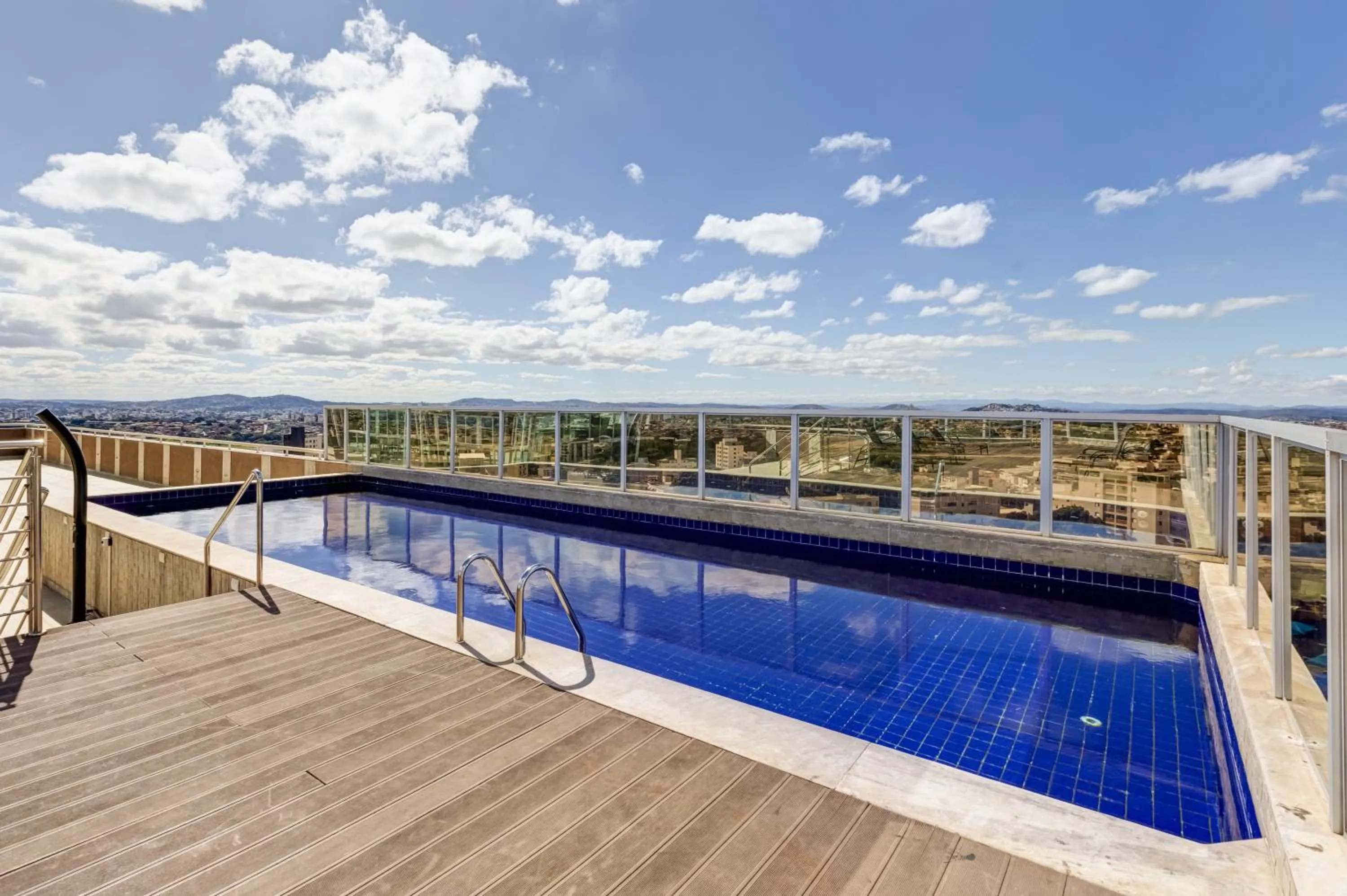 Swimming pool in Allia Gran Pampulha Suites