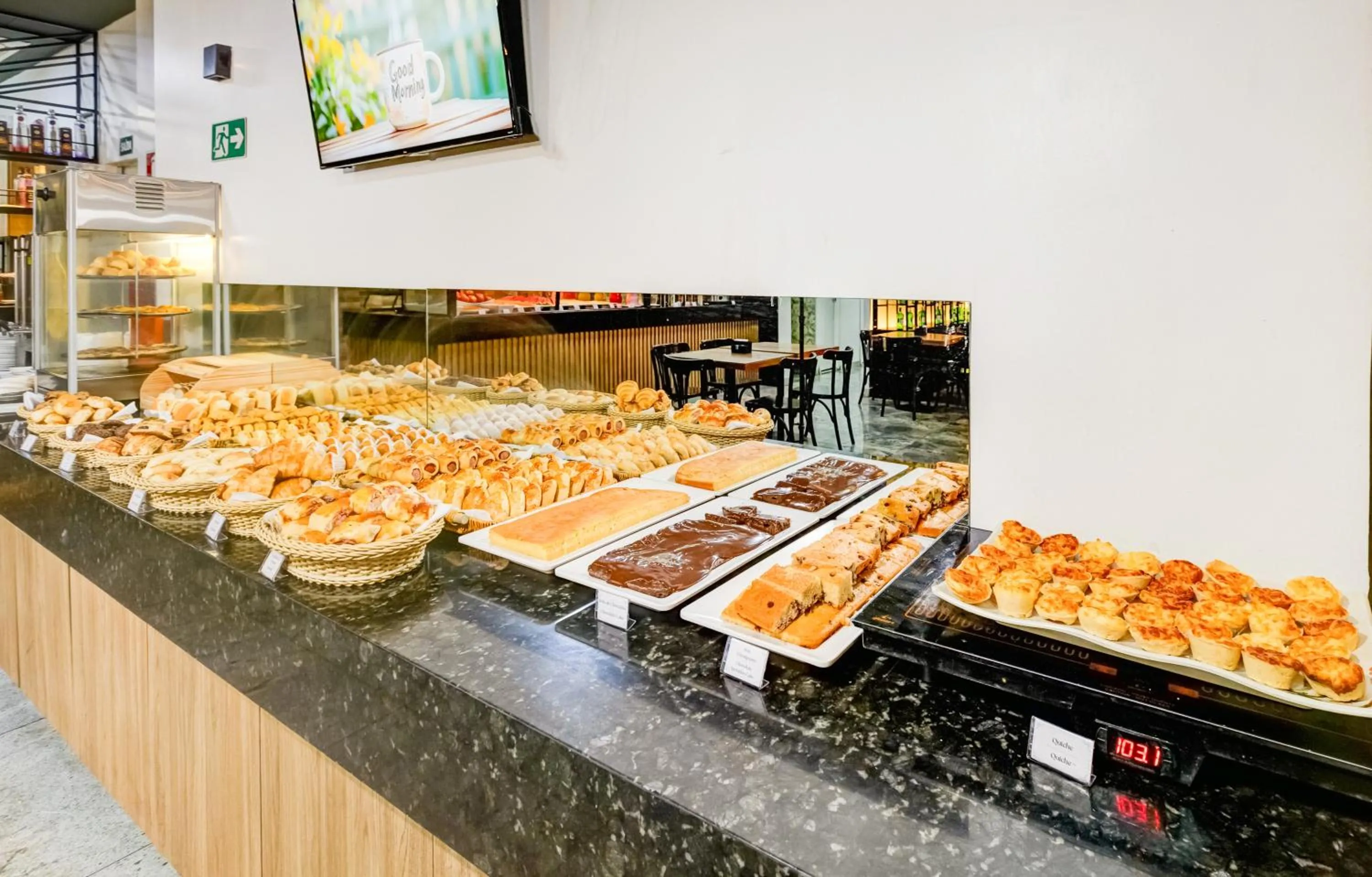 Breakfast in Allia Gran Pampulha Suites