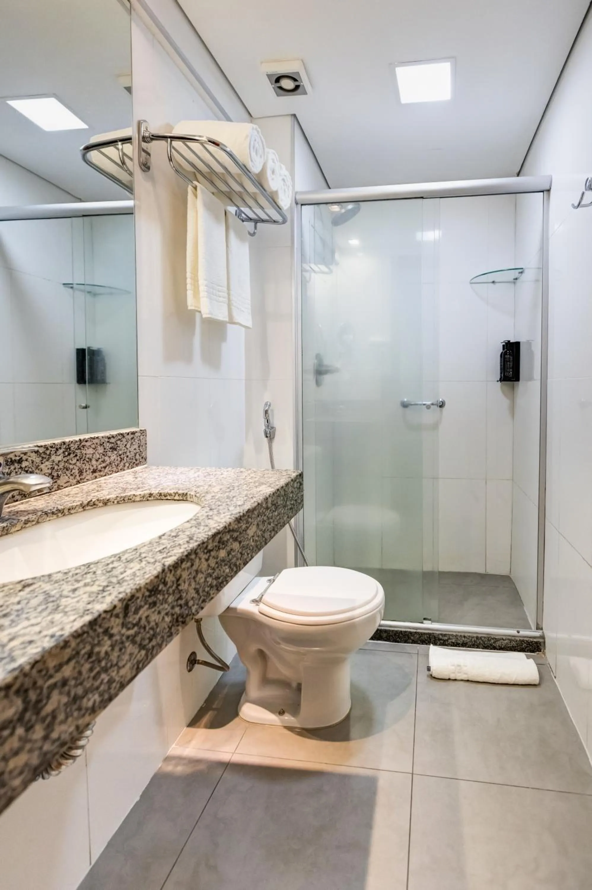 Bathroom in Allia Gran Pampulha Suites