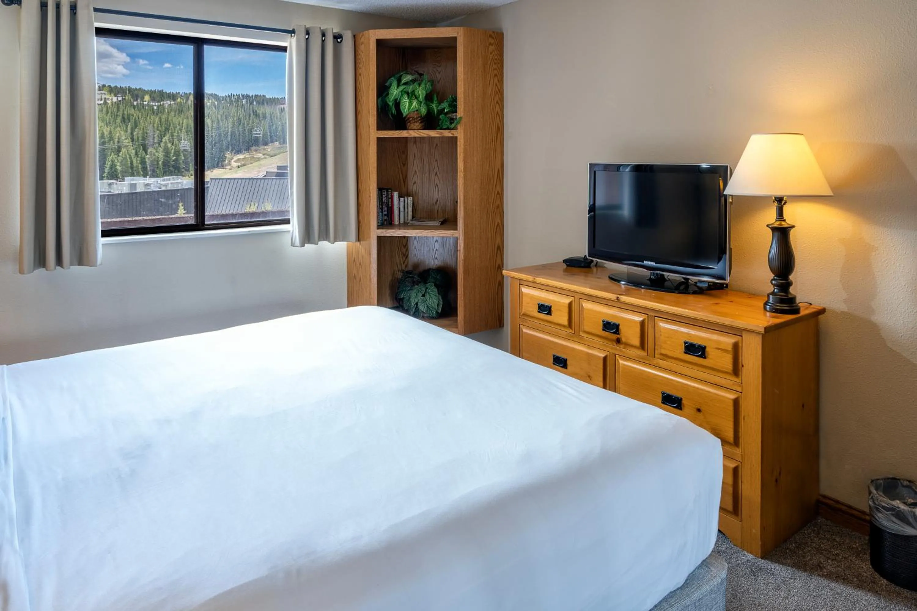 Bedroom, Bed in Beaver Run Resort