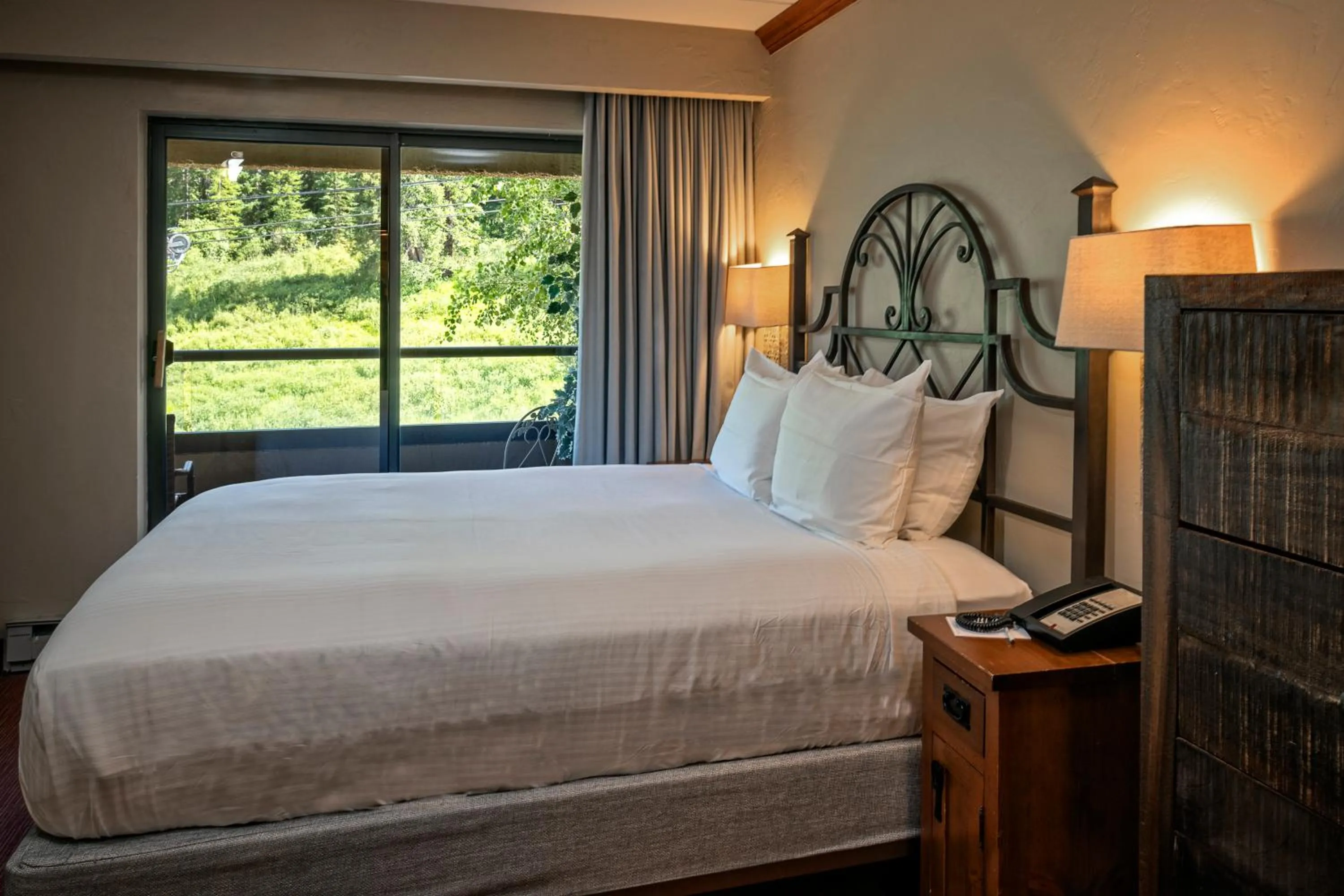 Bedroom, Bed in Beaver Run Resort