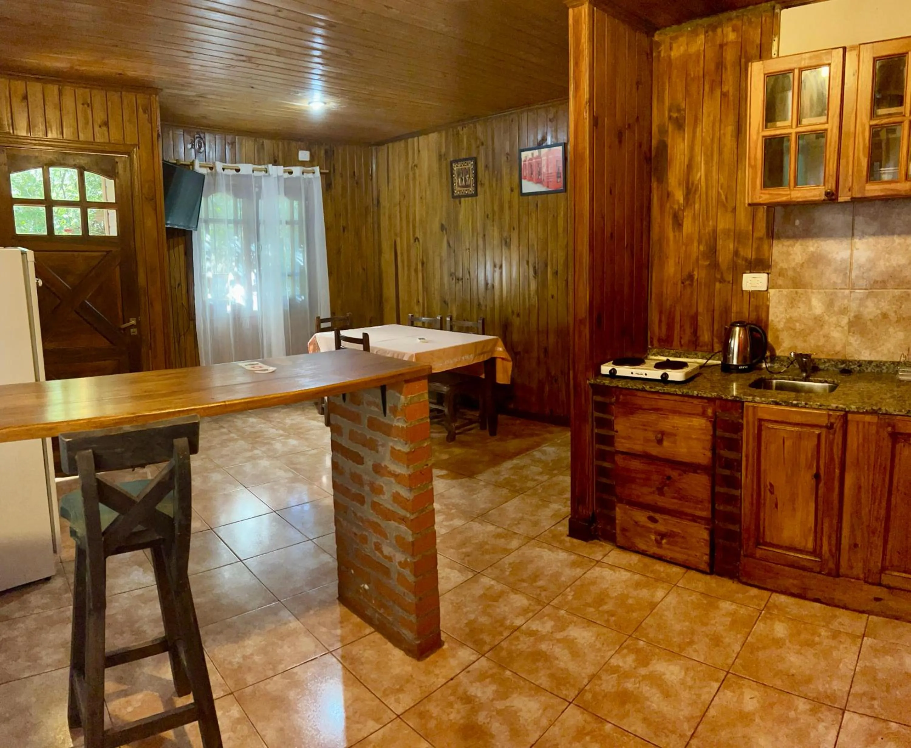 Rainforest Hotel & Cabañas