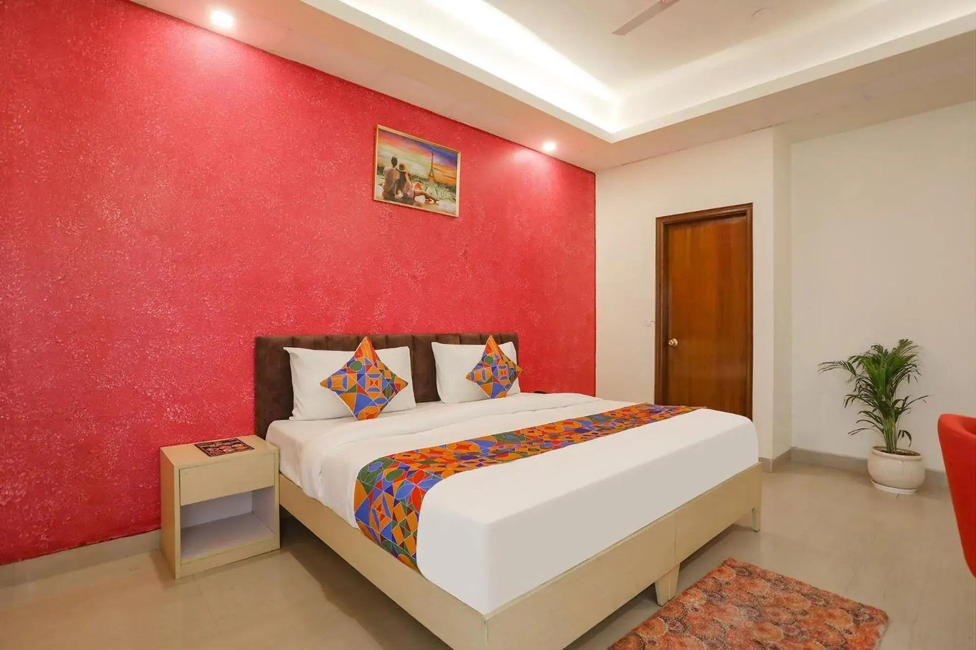 Deluxe Room - single occupancy in FabHotel The Indian Deluxe Room - single occupancy in FabHotel The Indian