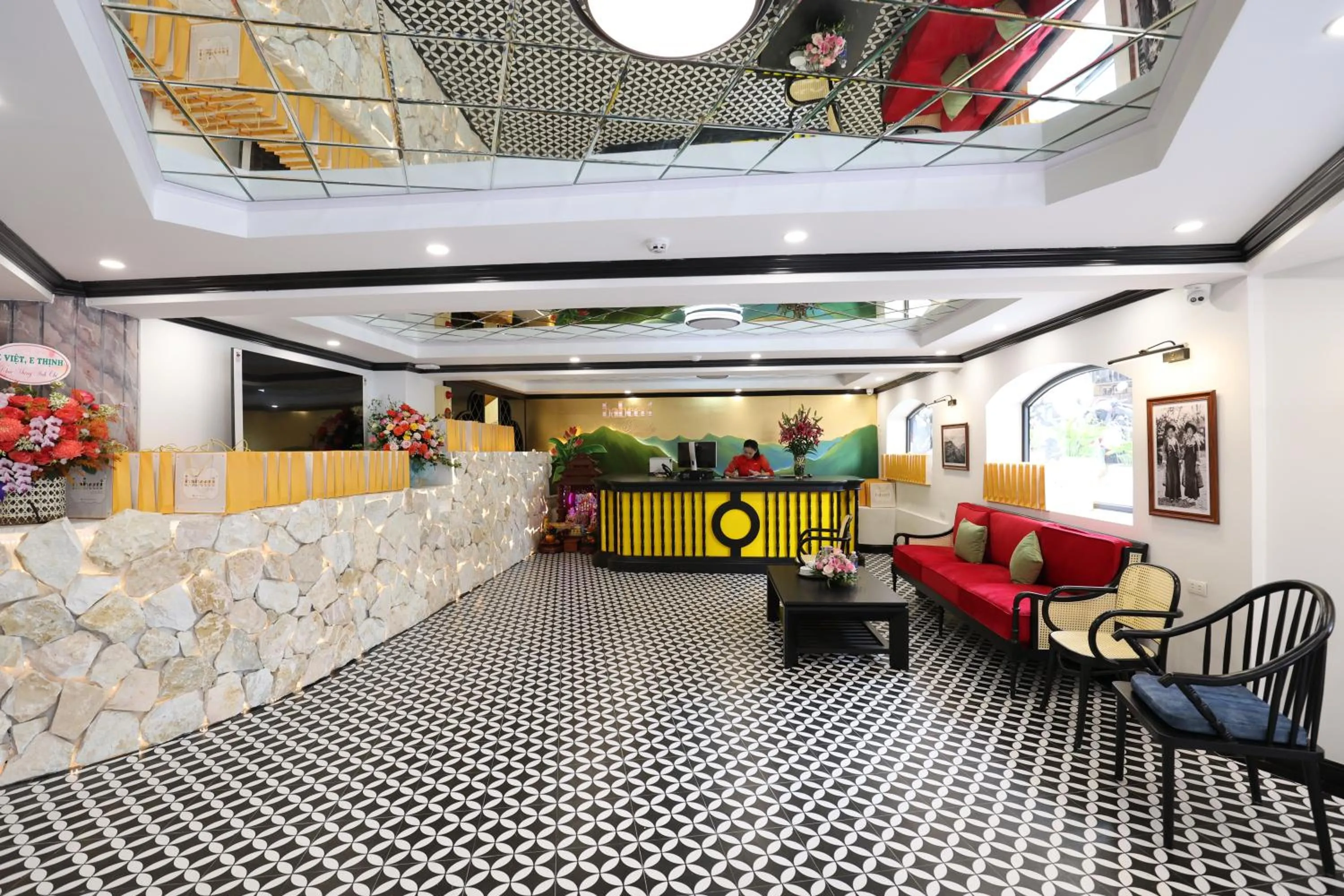 Communal lounge/ TV room in Babeeni Family Hotel Sapa