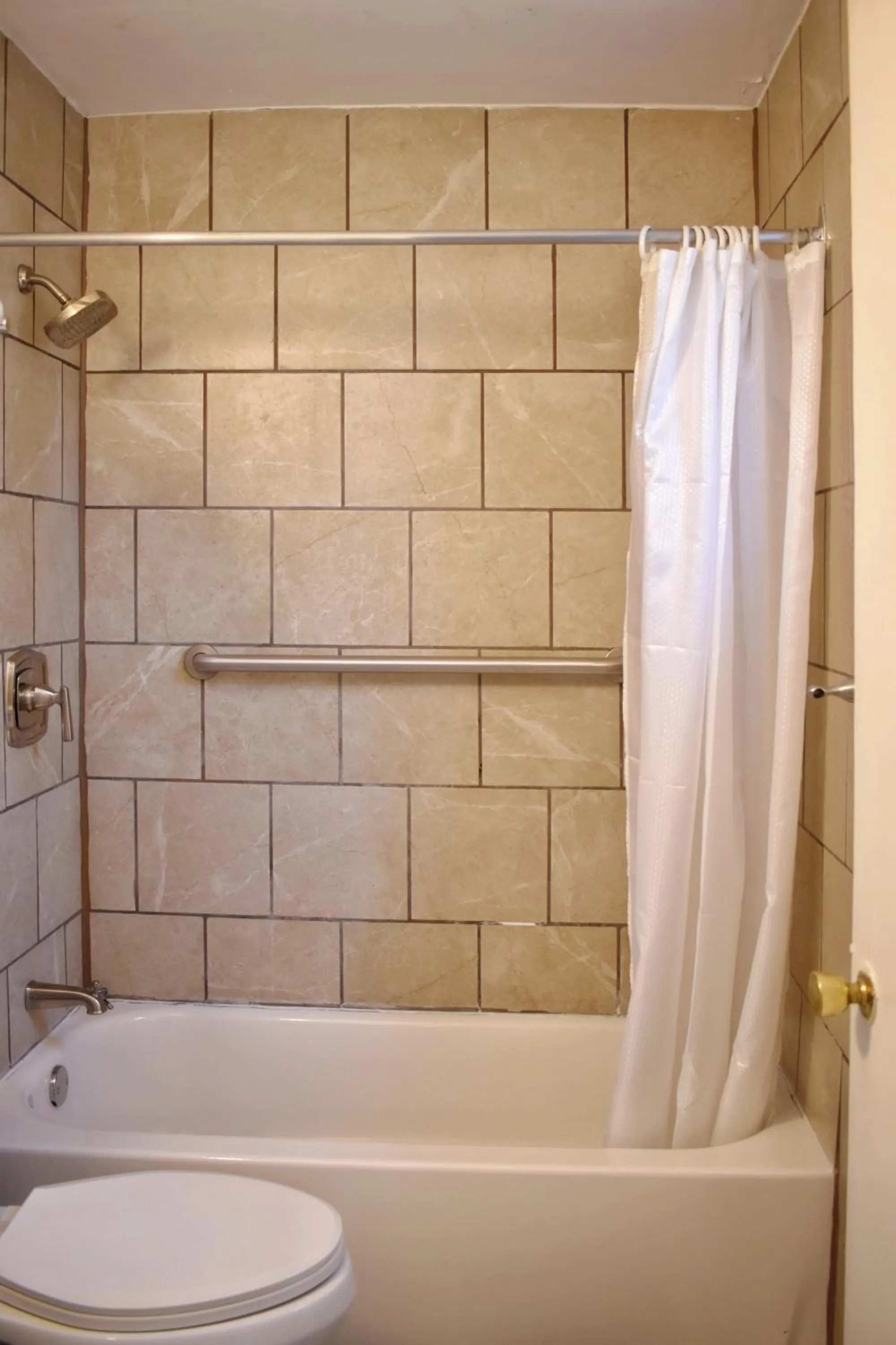 Toilet in Elect Inn 5