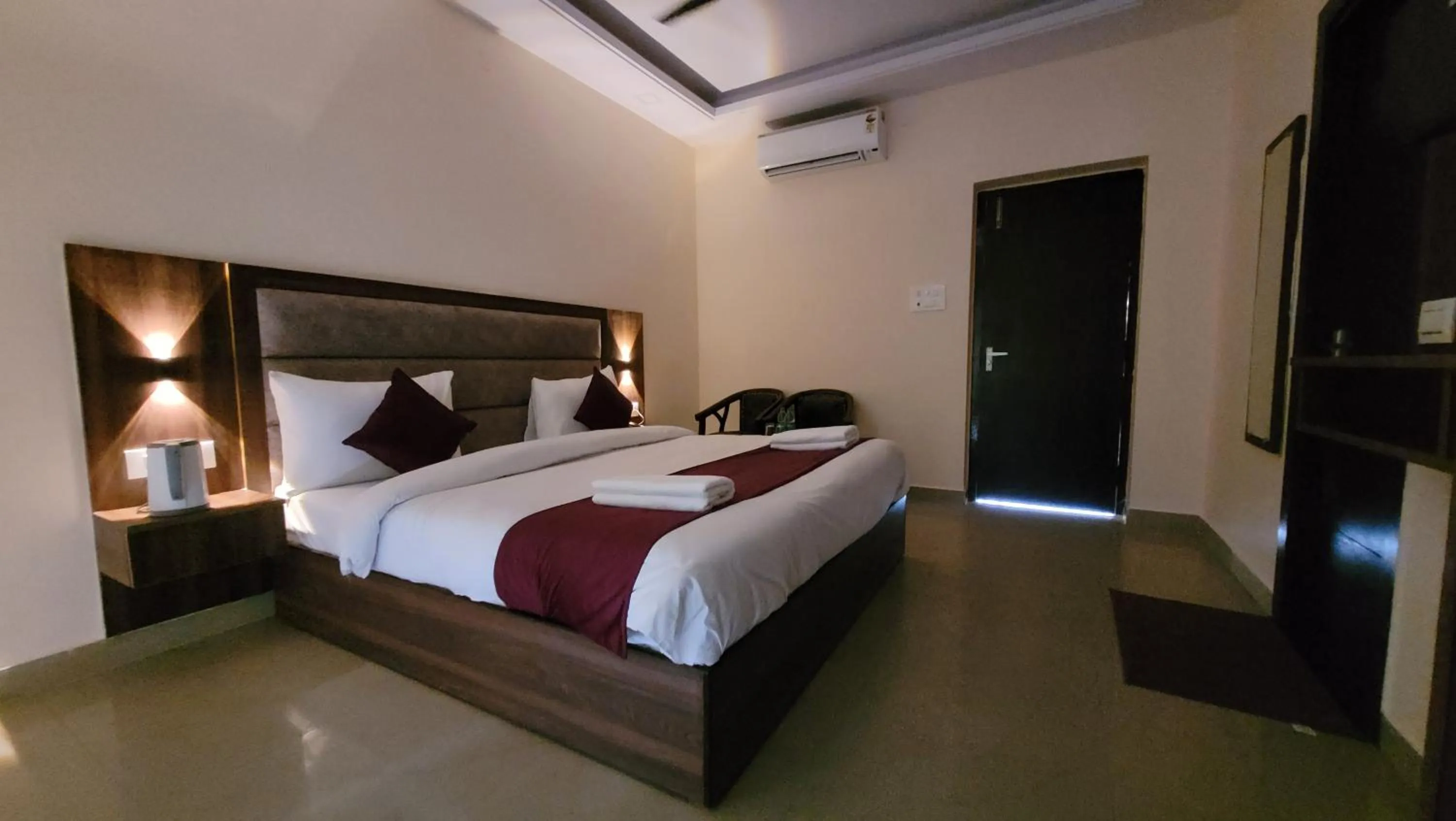Bed in Hotel Keshav Nandan By The Shivaay