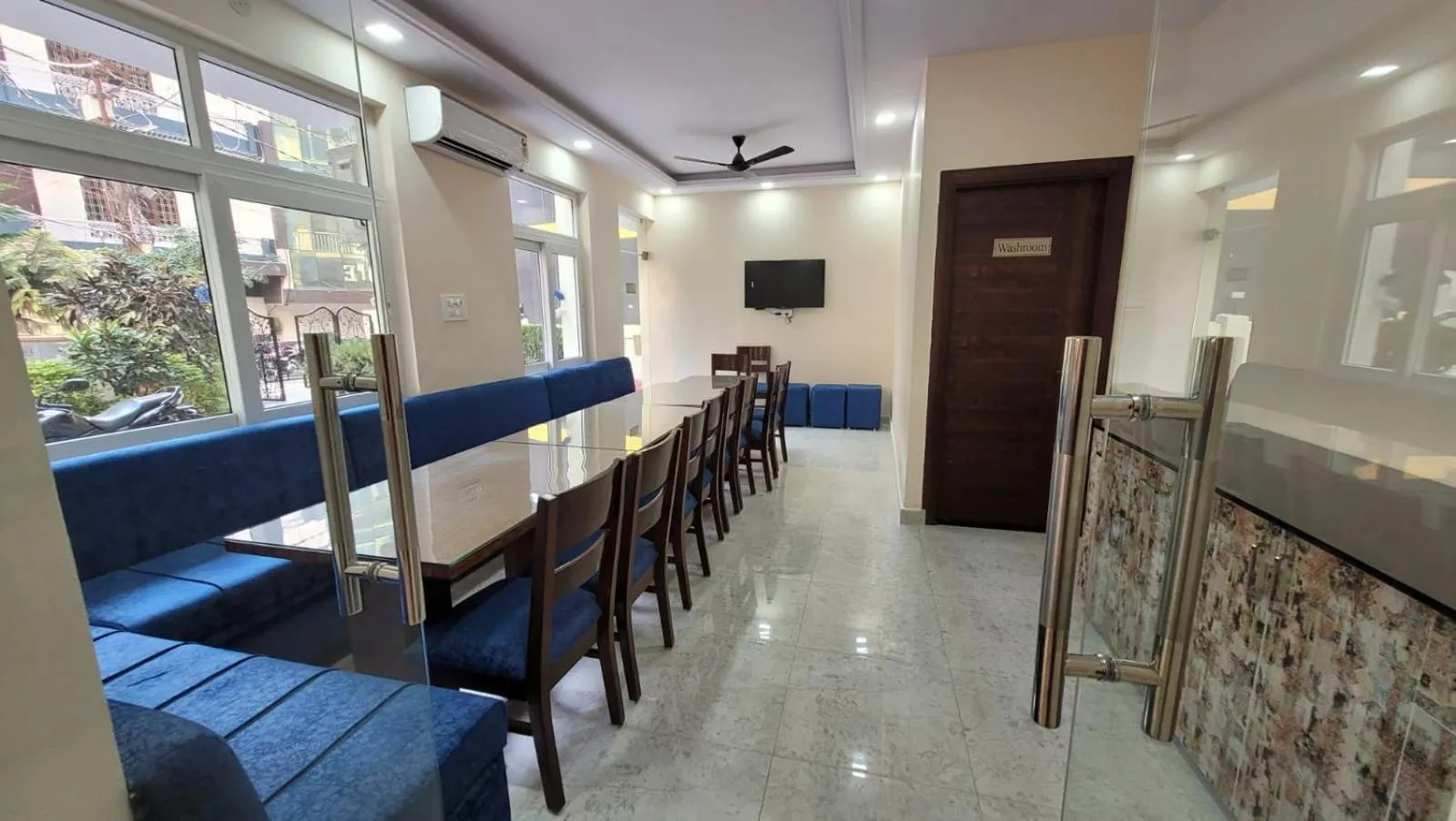 Restaurant/places to eat in Hotel Keshav Nandan By The Shivaay