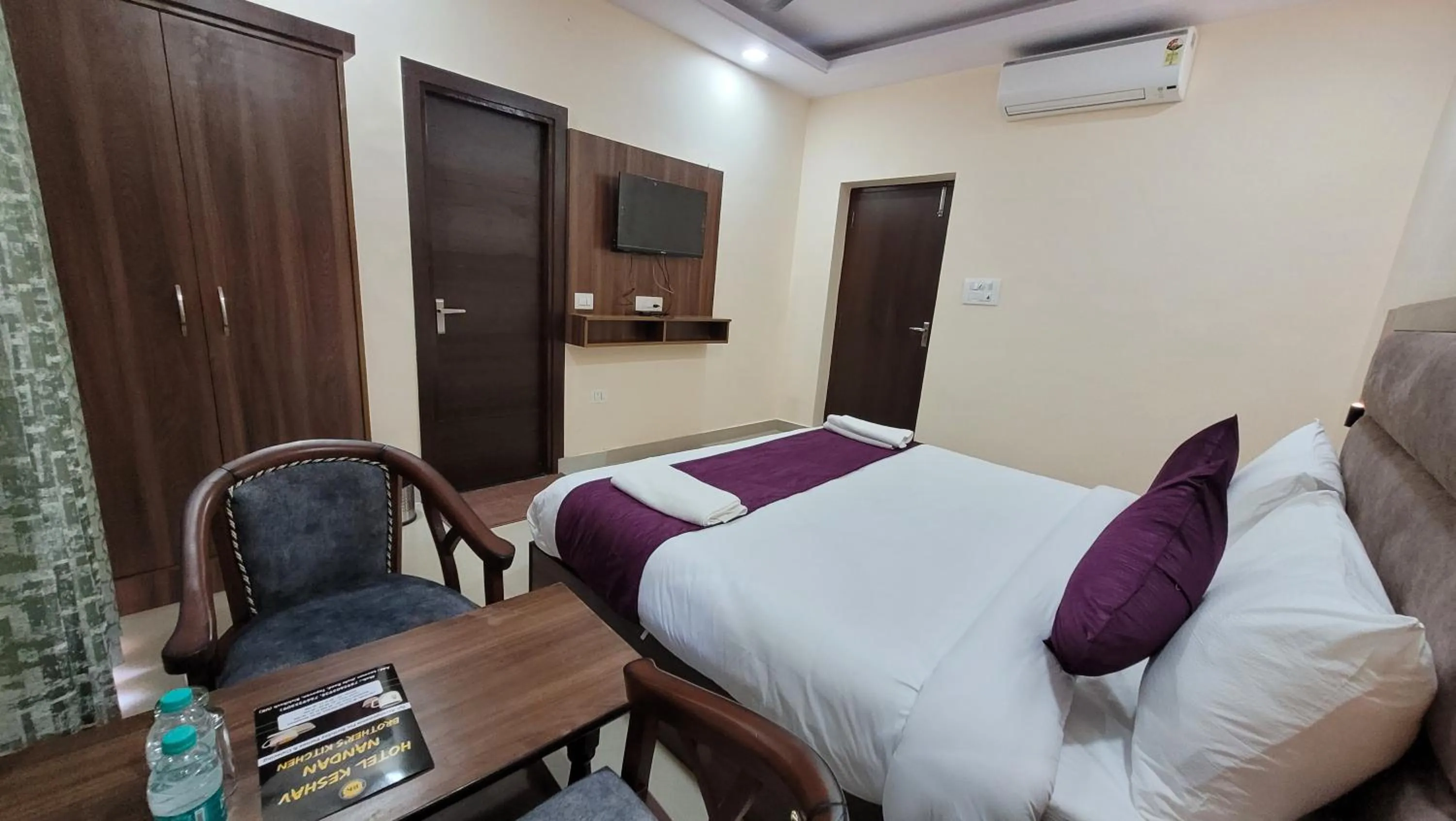 Bed in Hotel Keshav Nandan By The Shivaay