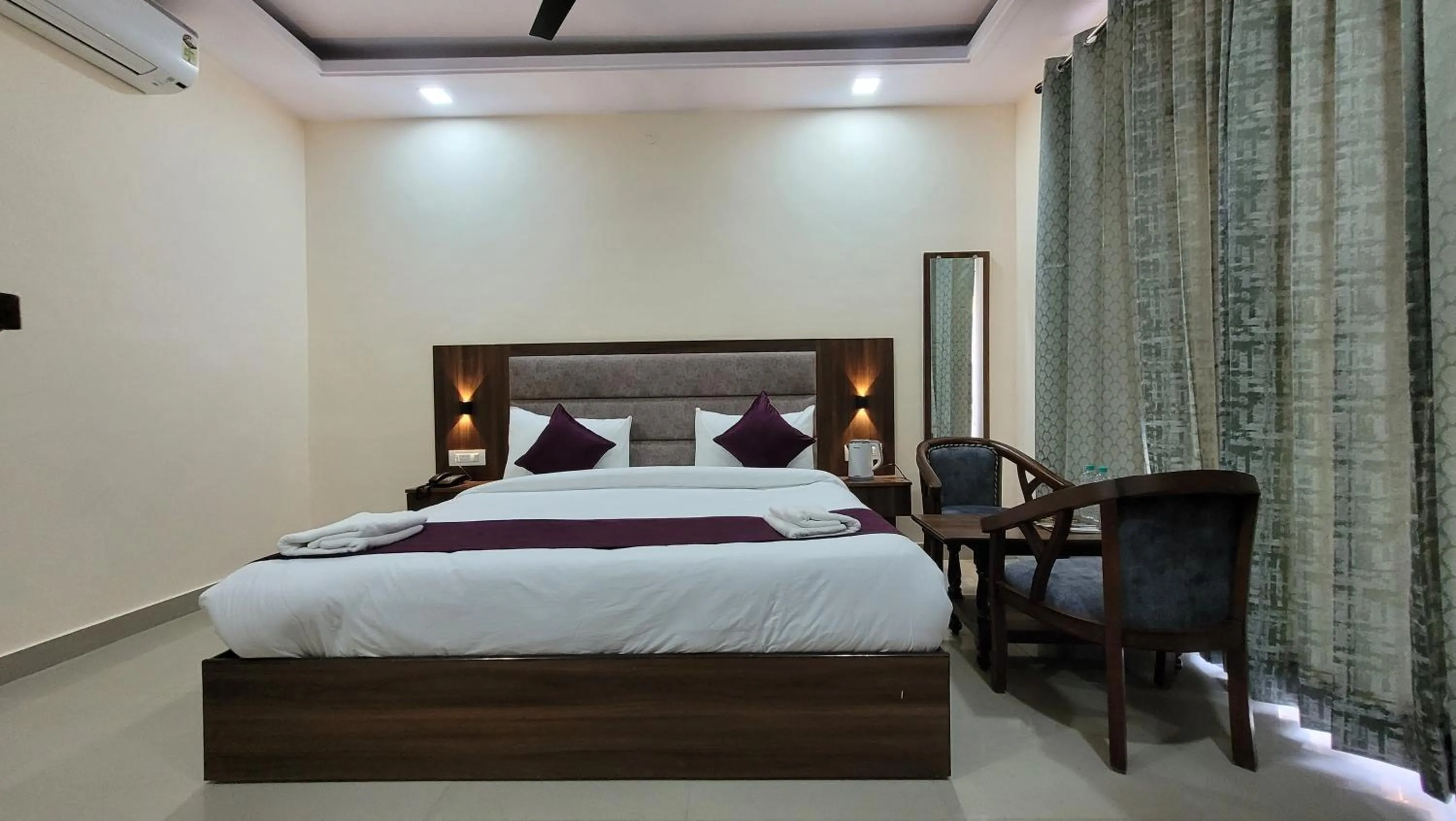 Bed in Hotel Keshav Nandan By The Shivaay