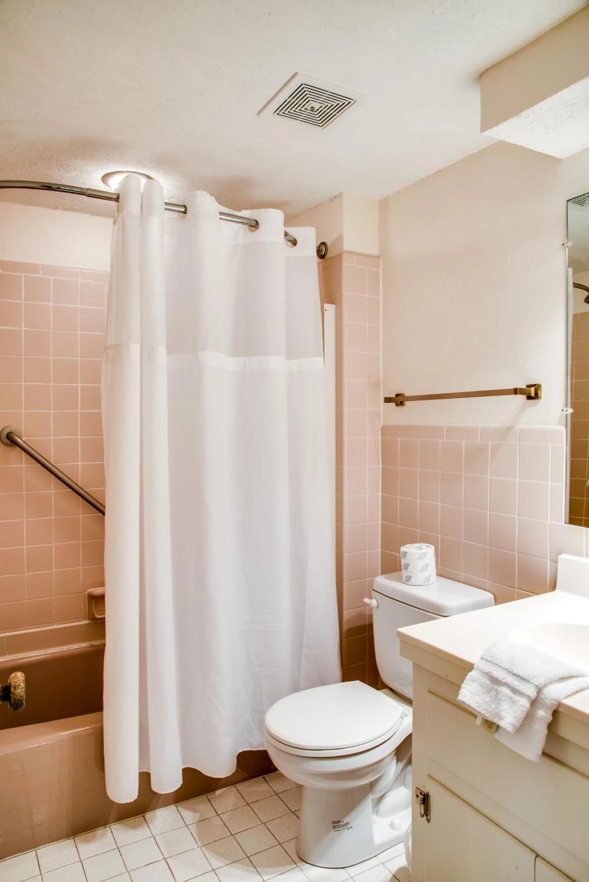 Bathroom in Cliff Dwellers Inn