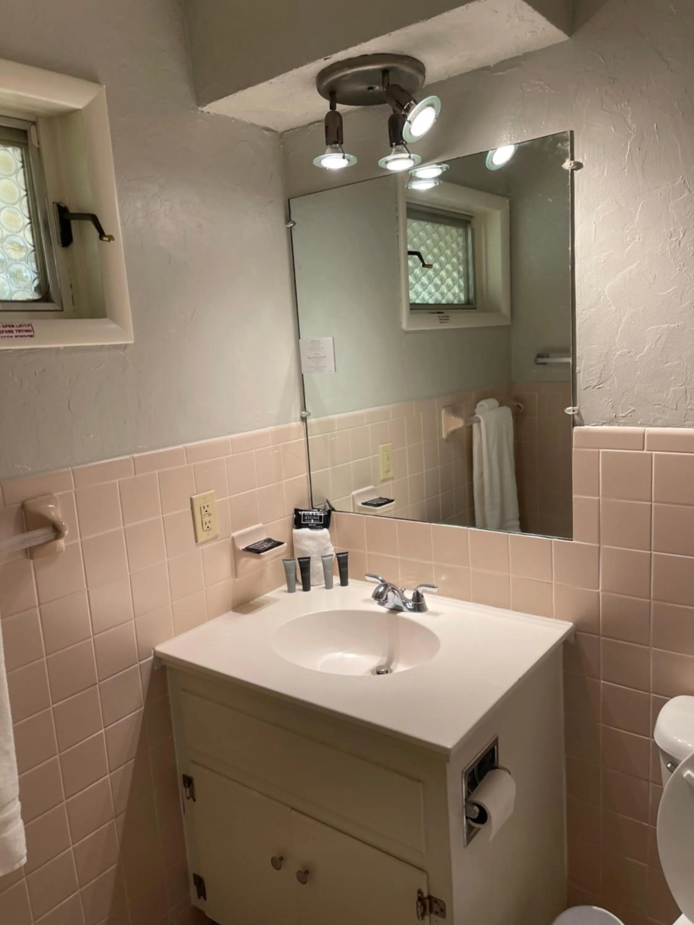 Toilet in Cliff Dwellers Inn