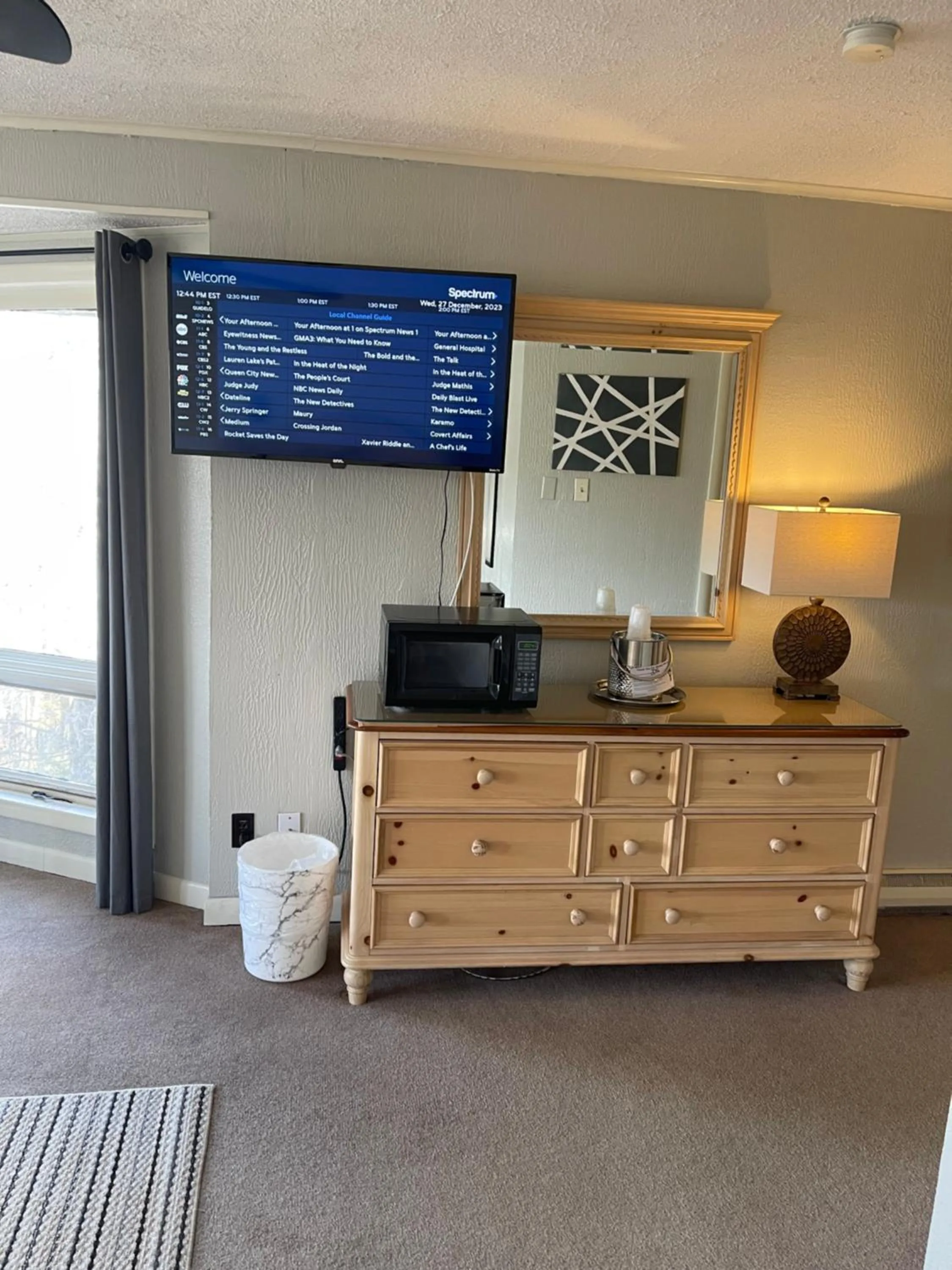 TV and multimedia in Cliff Dwellers Inn