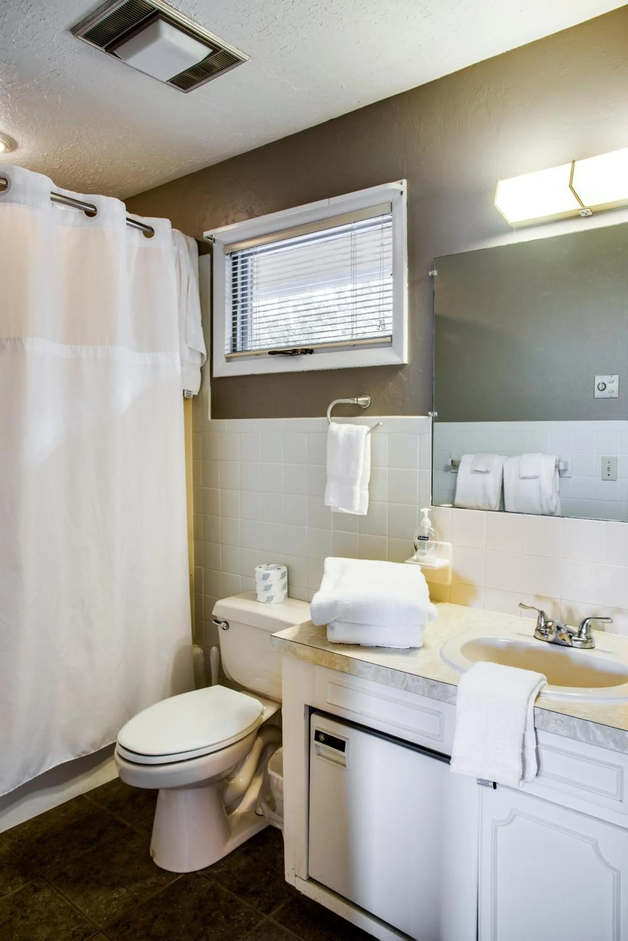 Bedroom in Cliff Dwellers Inn