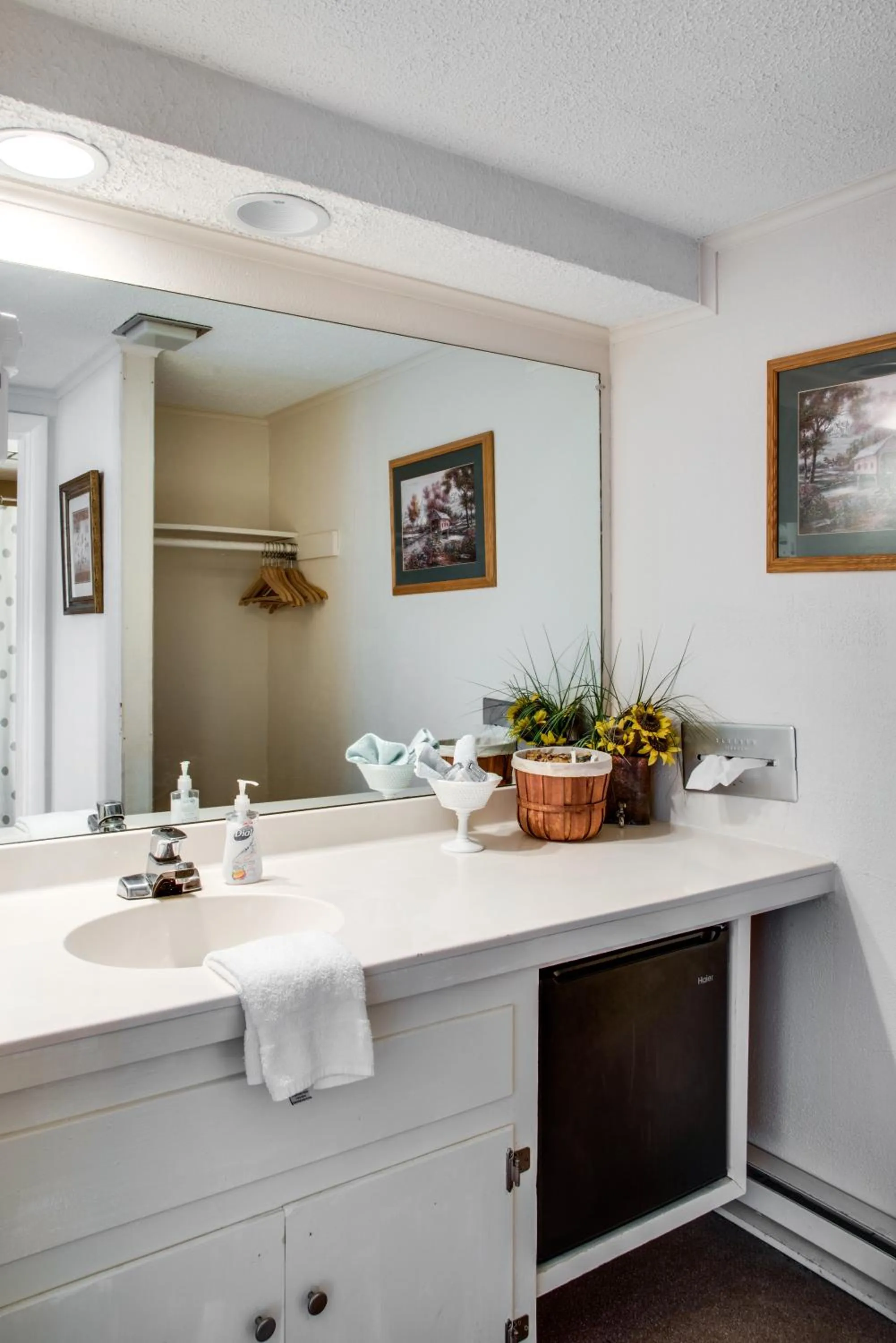 Bathroom in Cliff Dwellers Inn