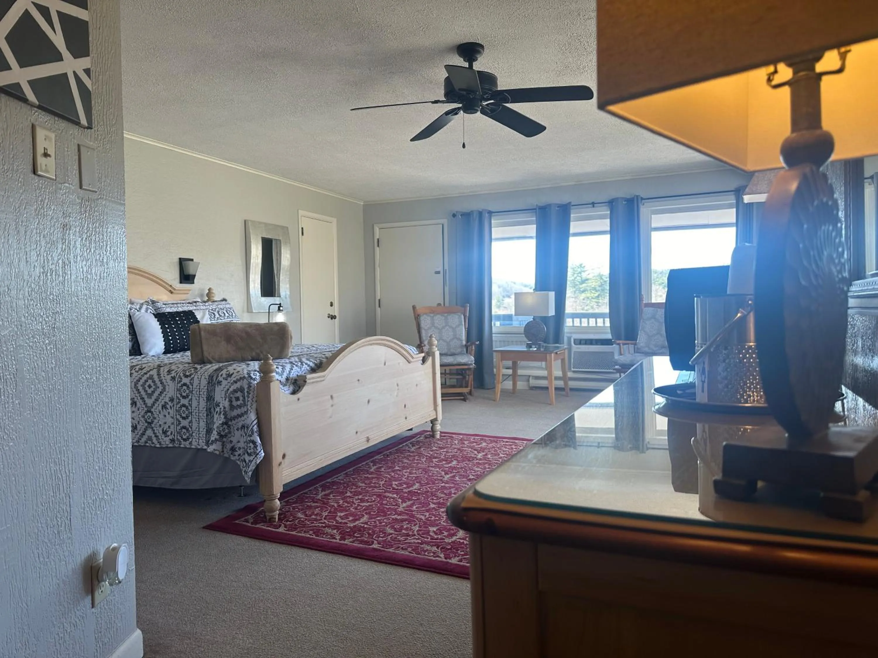 Photo of the whole room in Cliff Dwellers Inn