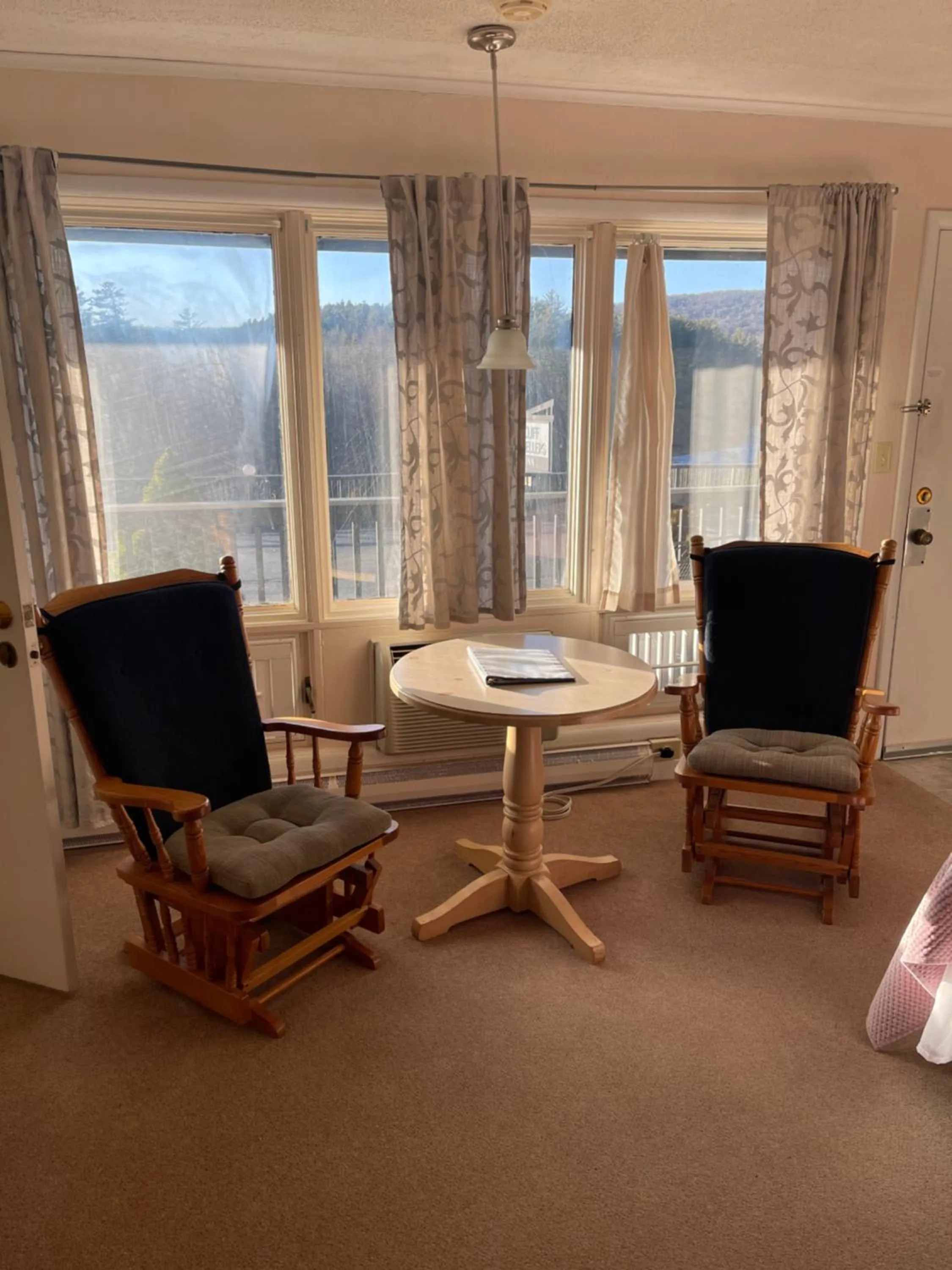 Seating area in Cliff Dwellers Inn