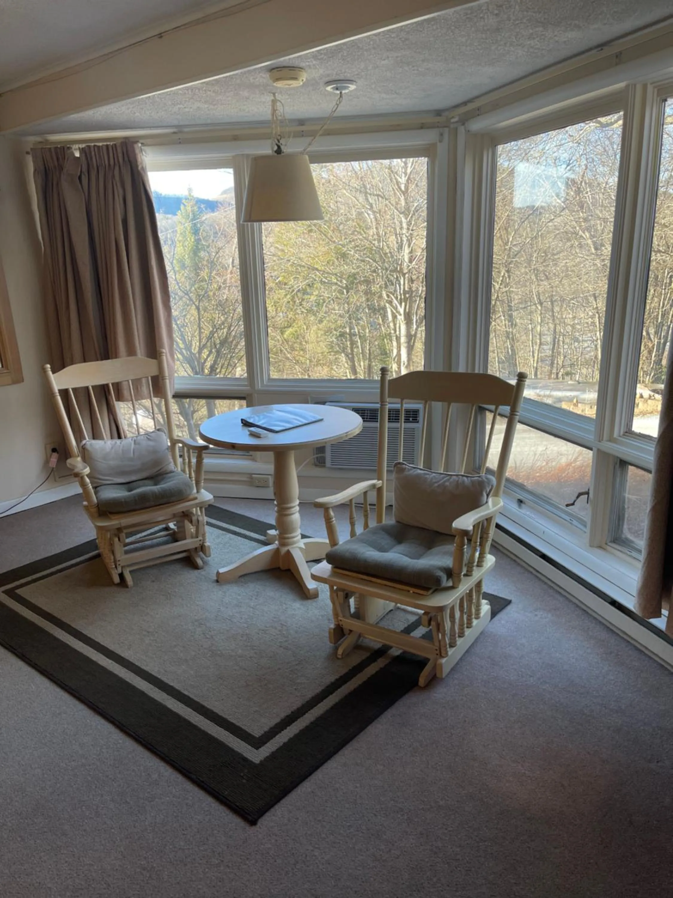 Seating area in Cliff Dwellers Inn