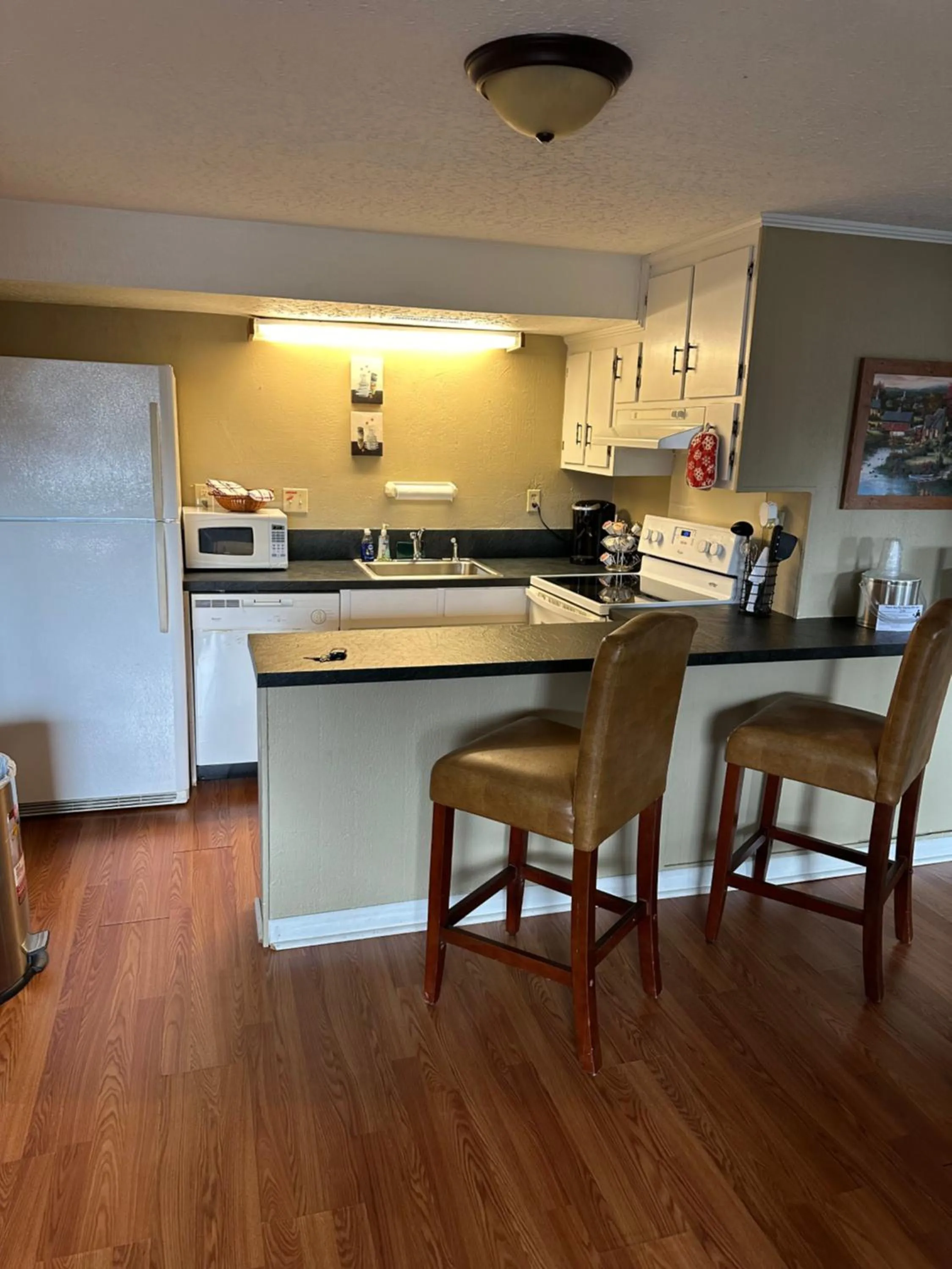 Kitchen or kitchenette in Cliff Dwellers Inn