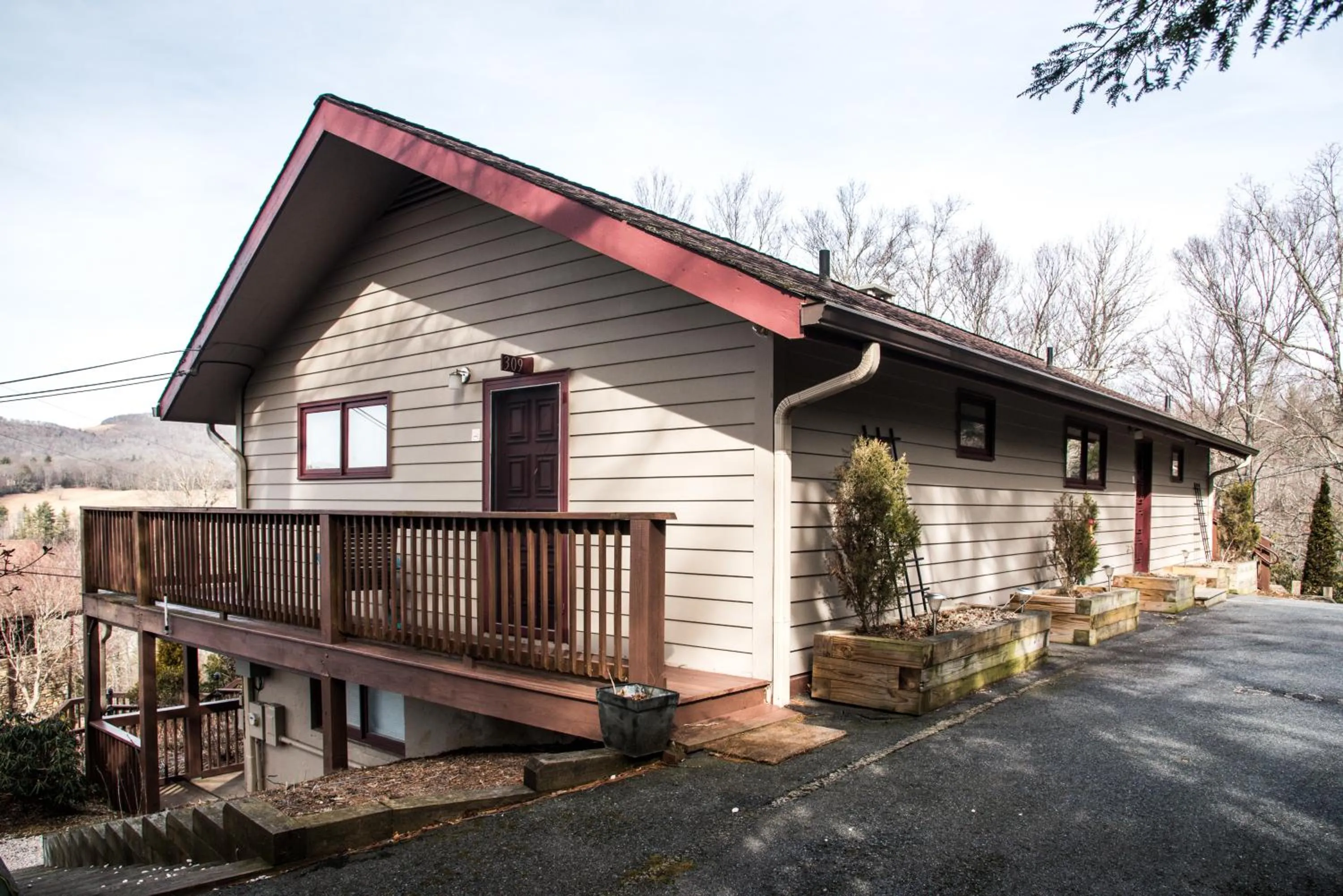 Facade/entrance in Cliff Dwellers Inn