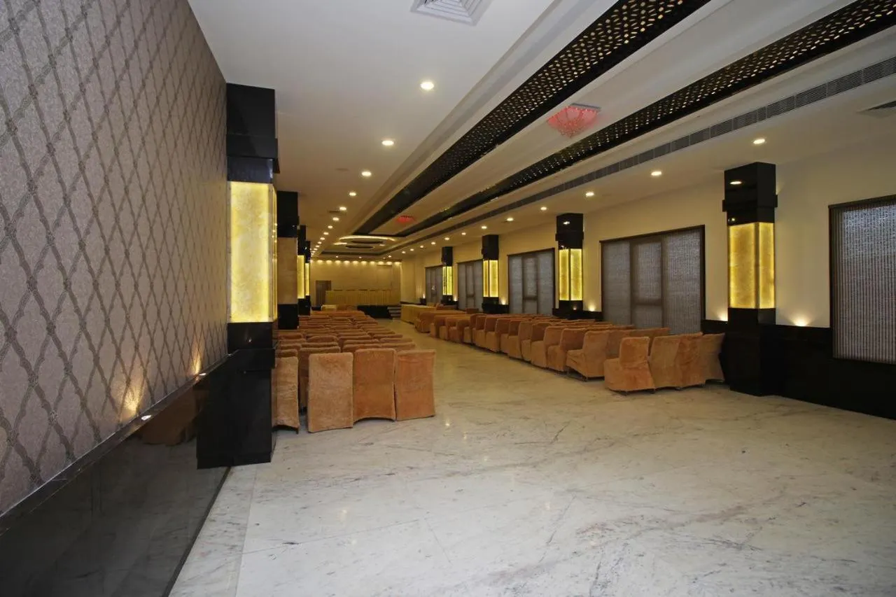 Hotel Opal Courtyard