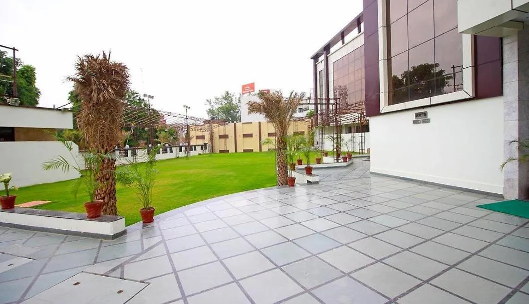 Hotel Opal Courtyard