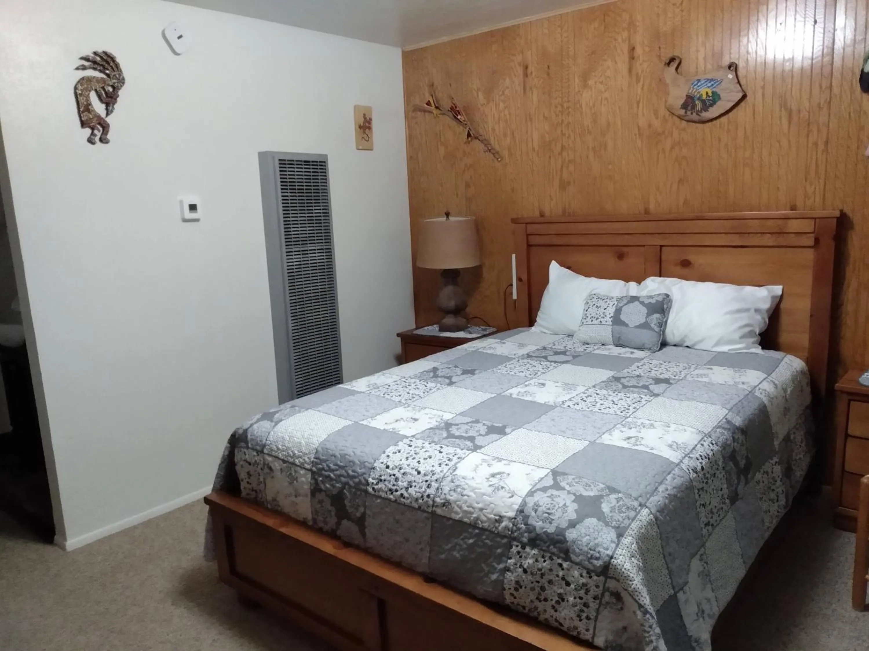 Bedroom, Bed in Mokee Motel