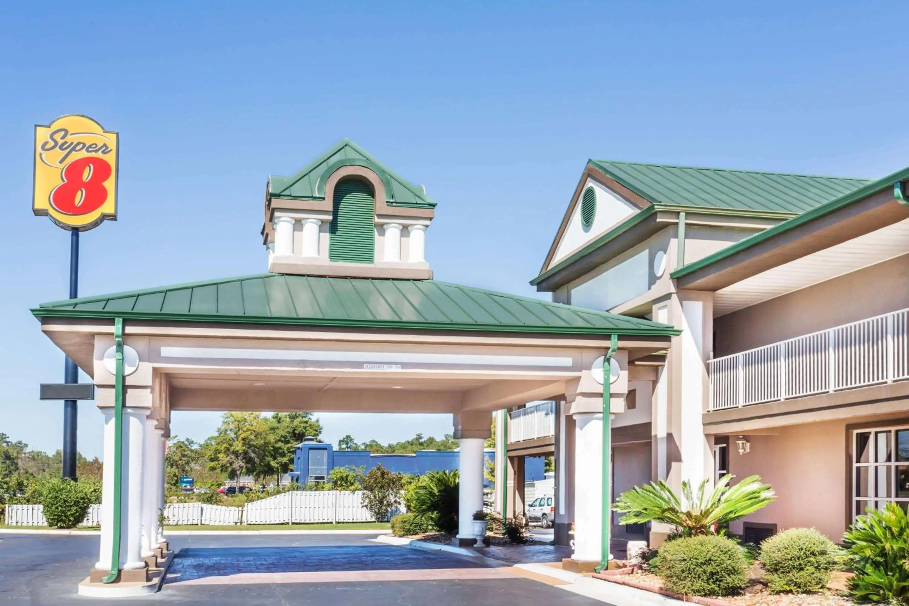 Property building in Super 8 by Wyndham Marianna I-10