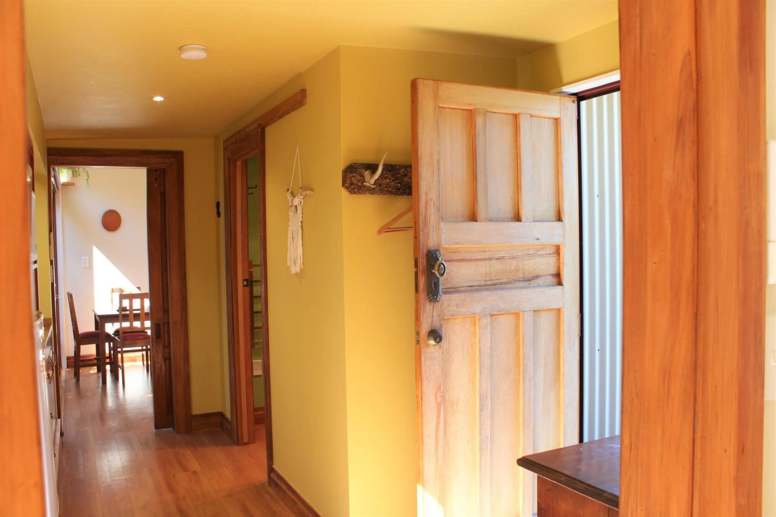 Facade/entrance in Misty River Retreat