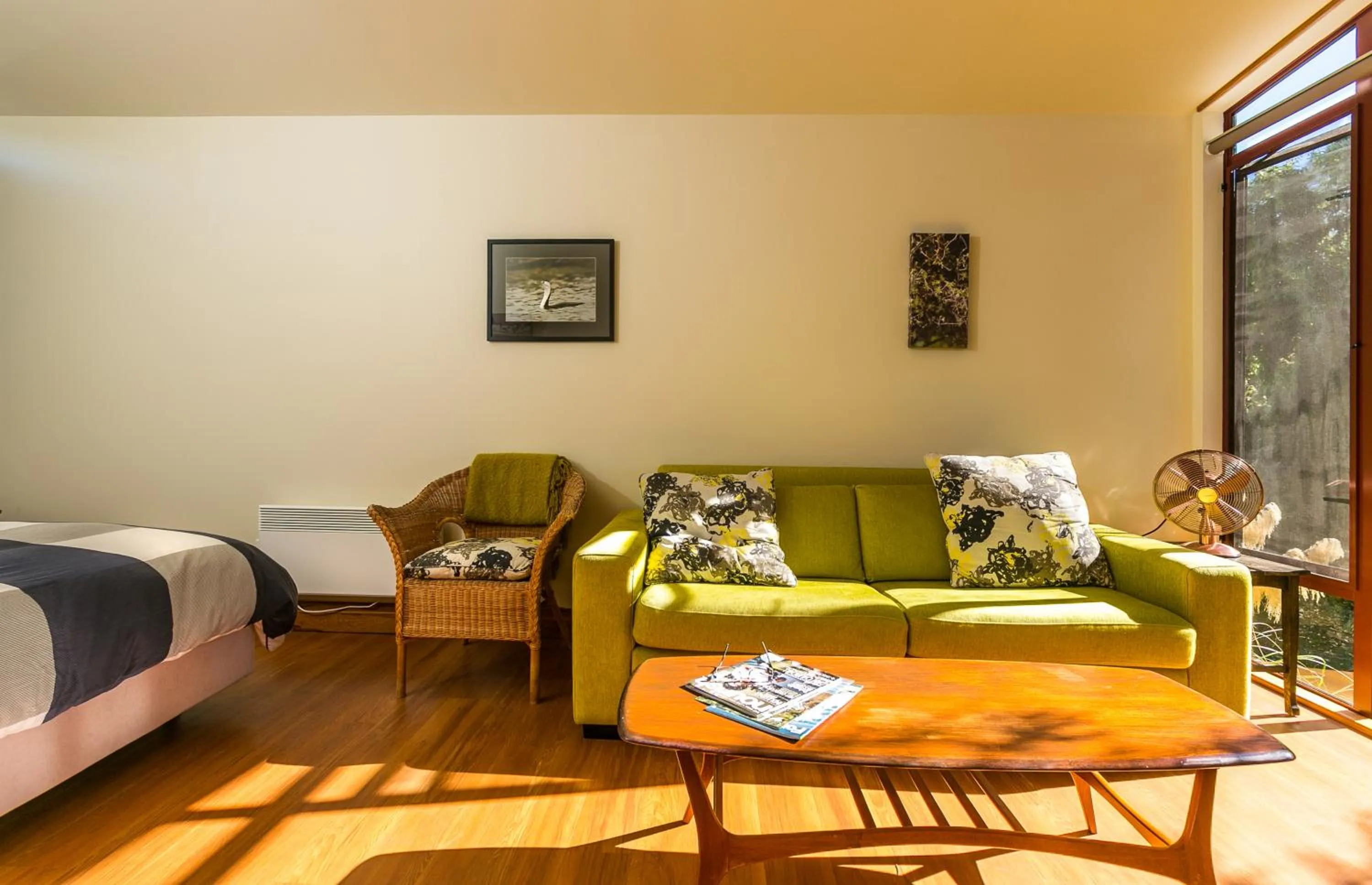 Living room in Misty River Retreat