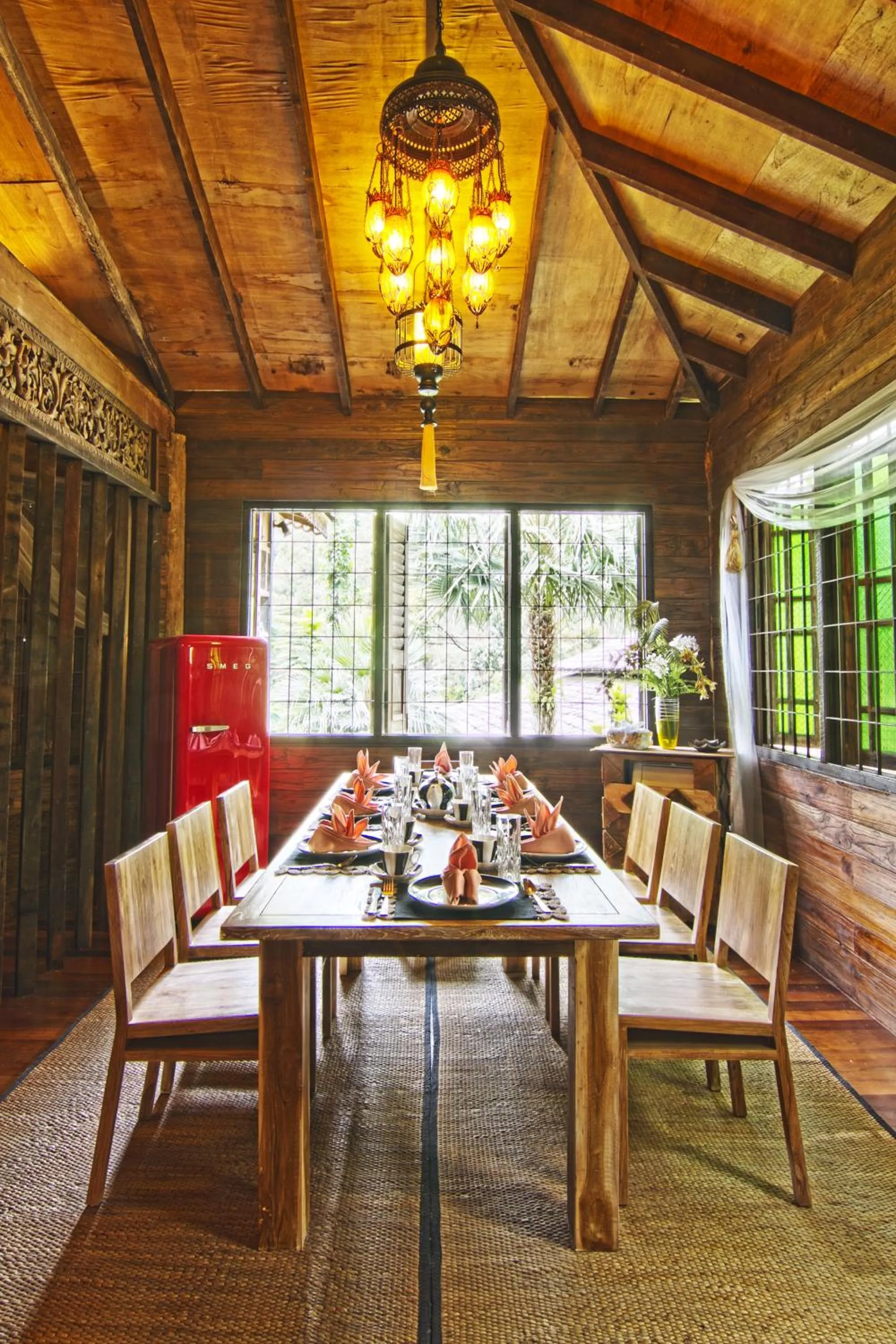 Dining area in Fig Tree Hills Resort (花果山度假村)