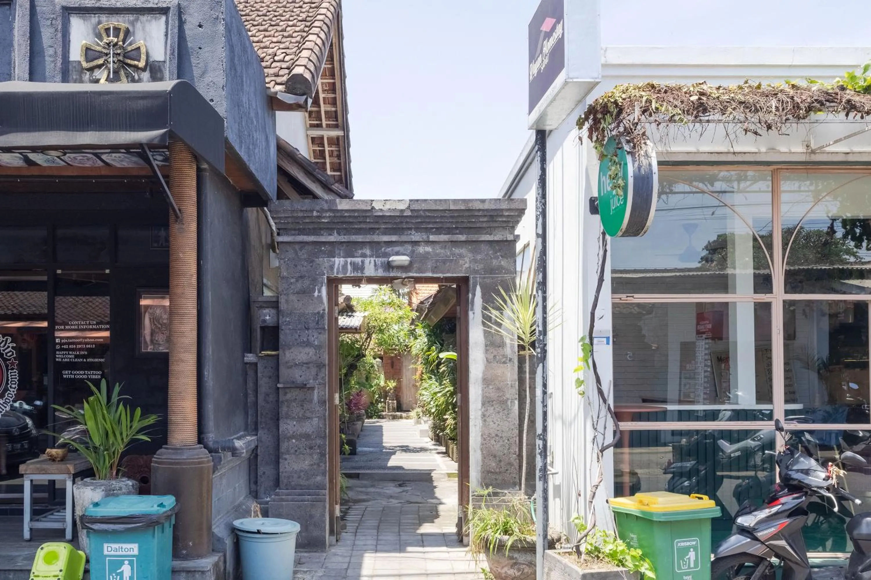 Property building in Wayan Homestay Sanur