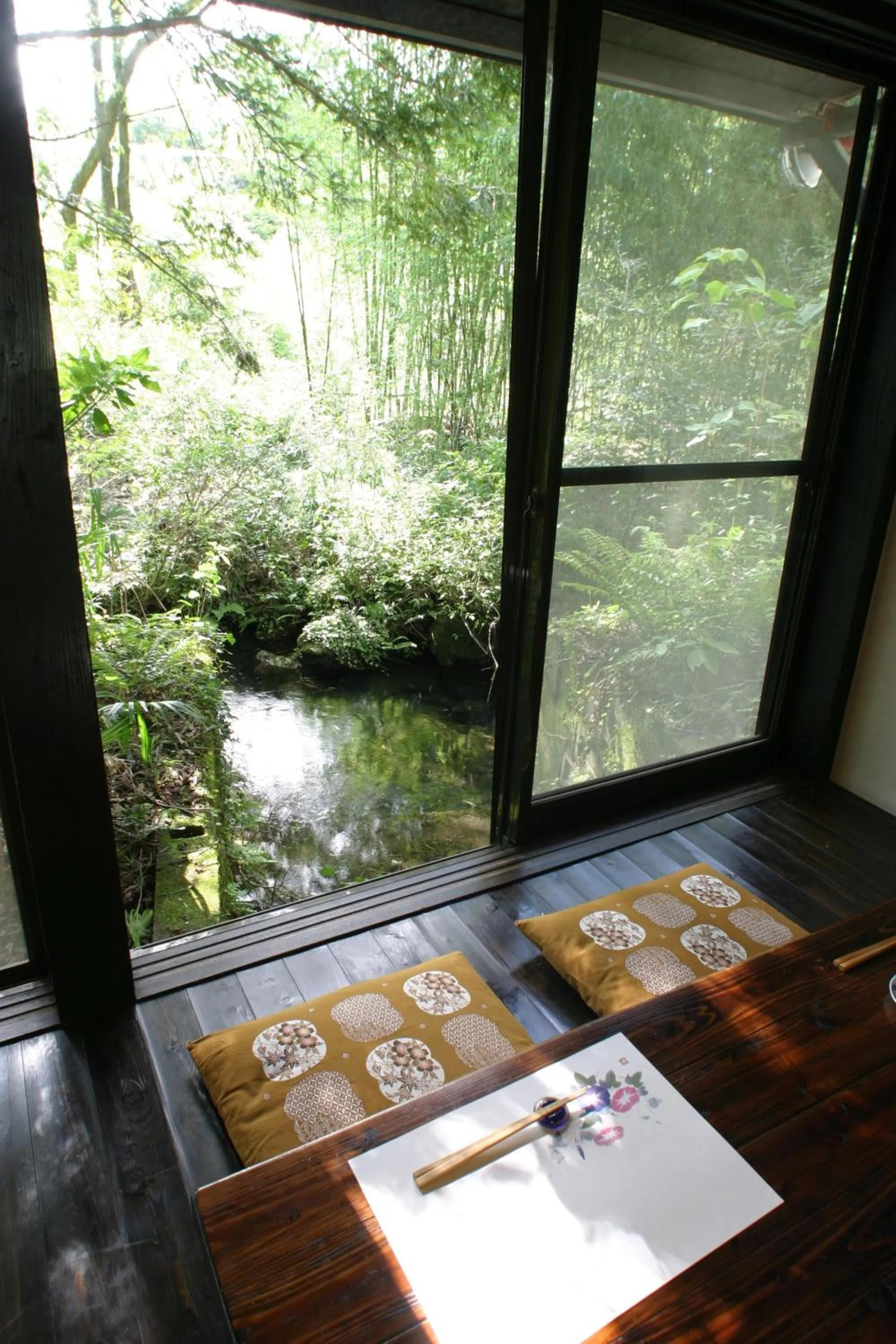 Seating area in Sen-no-Mori
